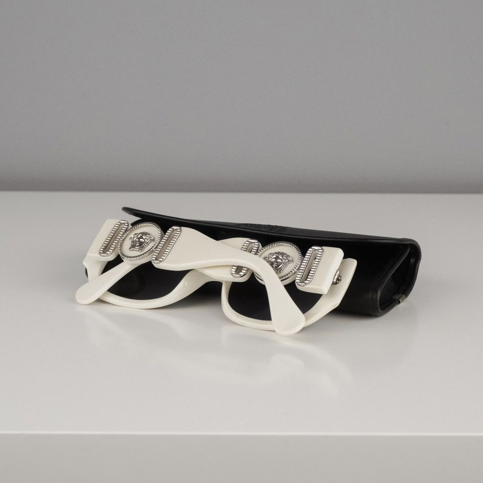 Versace Vintage 90’s versace biggie silver medusa logo sunglasses Size ONE SIZE - 6 Thumbnail