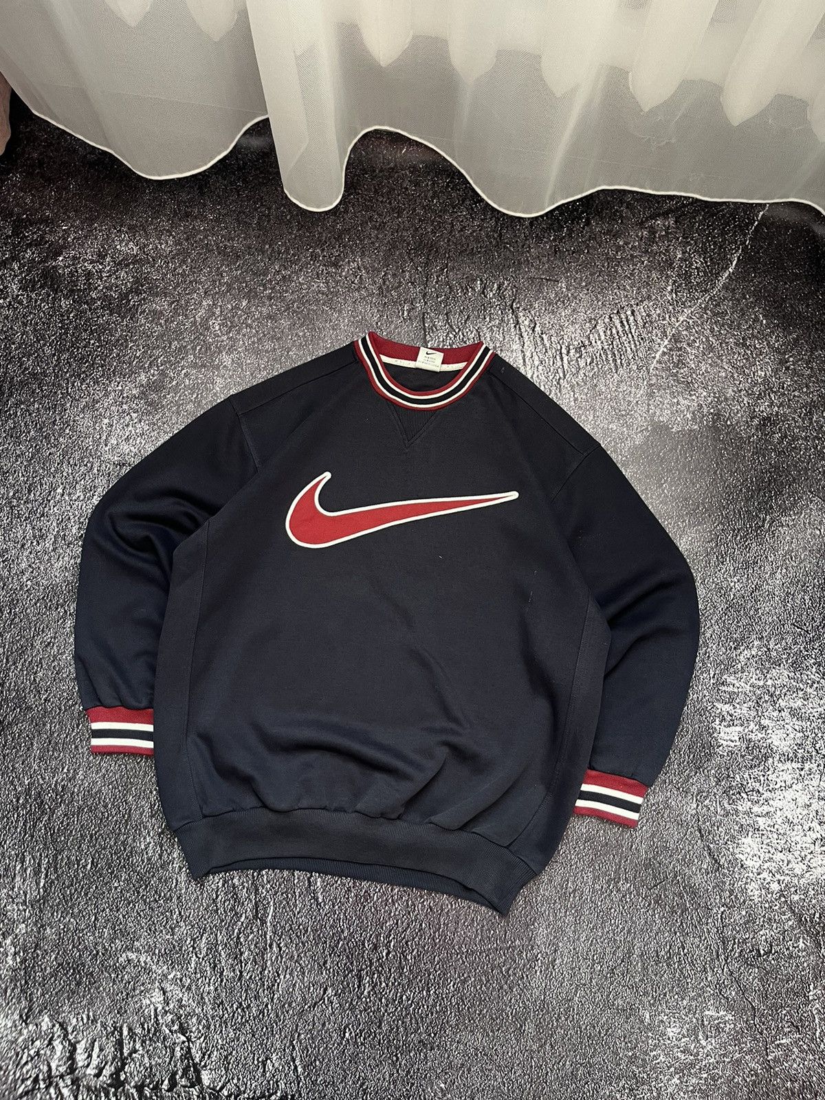Nike VINTAGE 90S NIKE BIG SWOOSH LOGO EMBROIDERED SWEATSHIRT Size US L / EU 52-54 / 3 - 2 Thumbnail