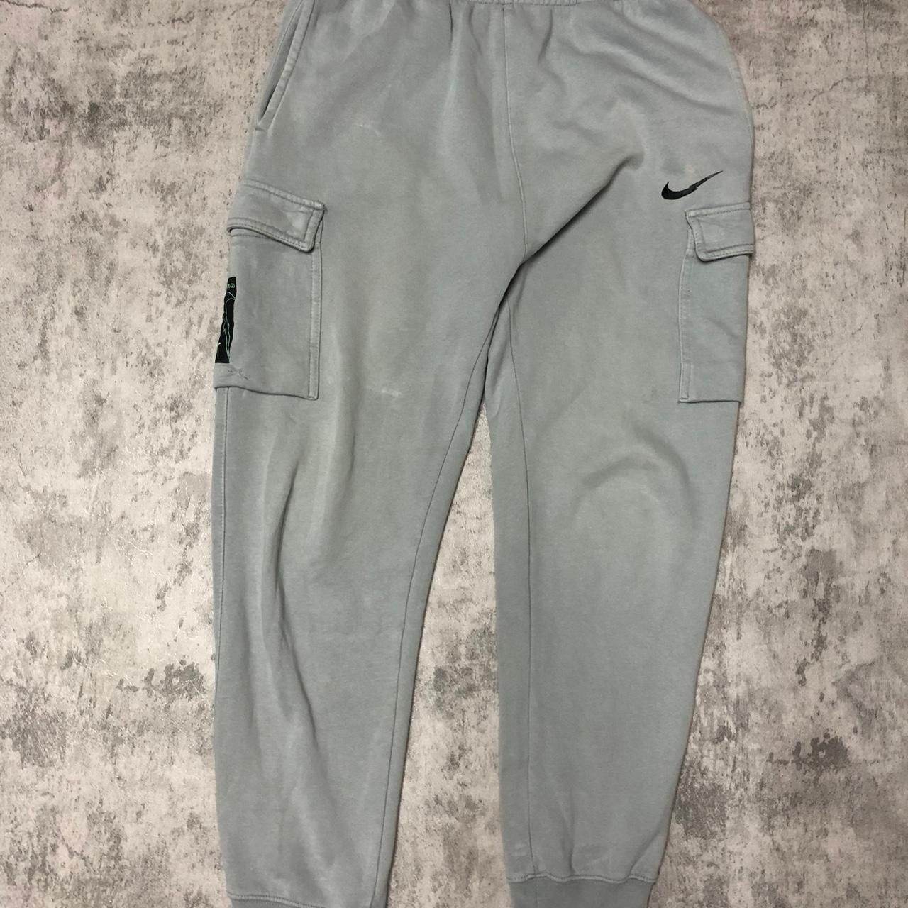 Nike Grey Nike cargo sweatpants with embroidered swoosh Size US 32 / EU 48 - 1 Thumbnail