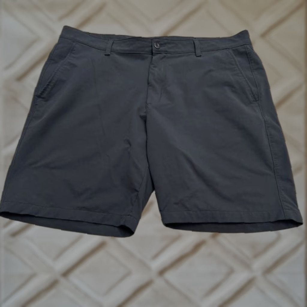 Under Armour Under Armour Shorts Mens 40 Black Golf Performance Chino Flat Front Active Prep Size US 40 / EU 56 - 1 Thumbnail