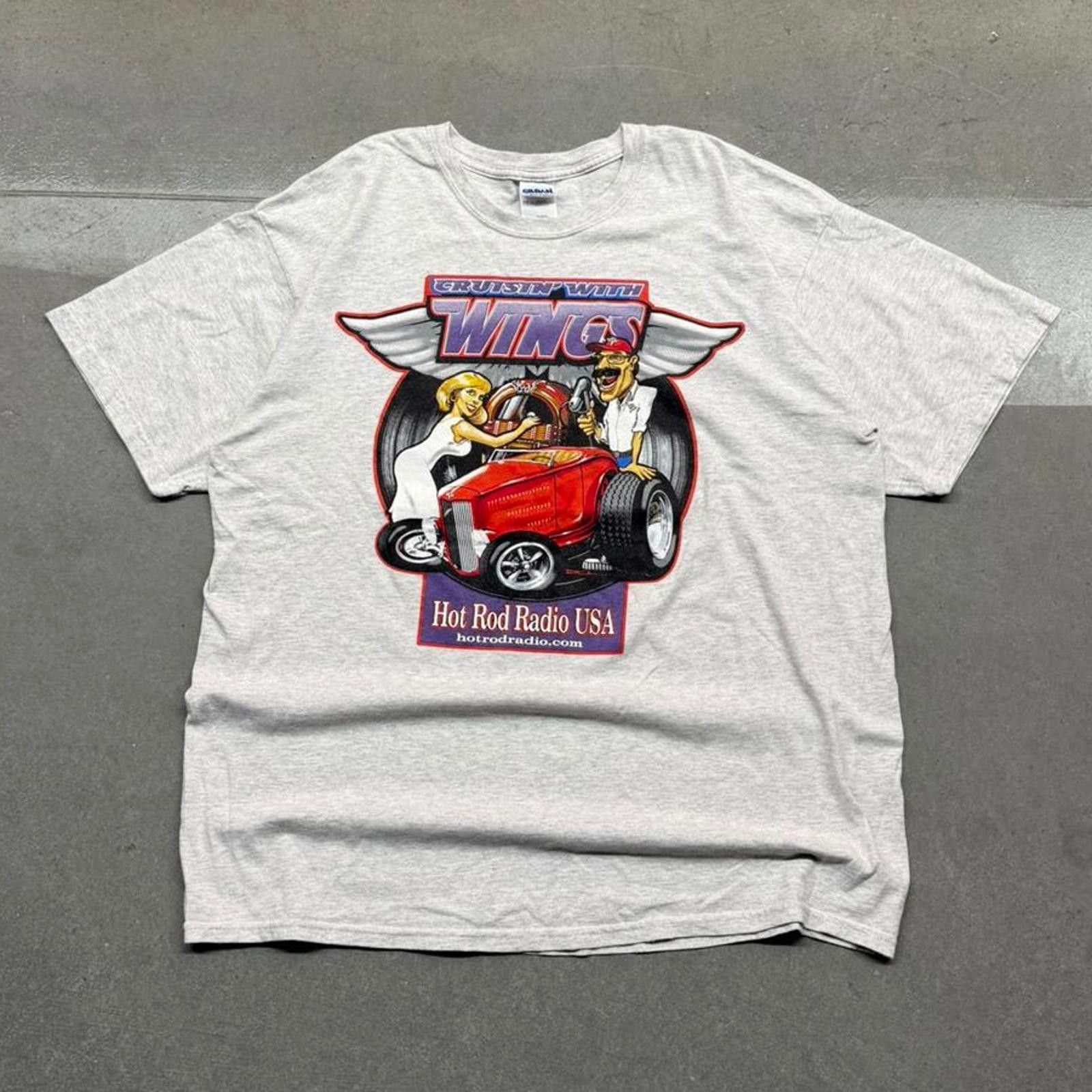 Gildan Y2K Hot Rod Radio USA "Cruisin With Wings" Graphic T-shirt Size US XL / EU 56 / 4 - 1 Thumbnail