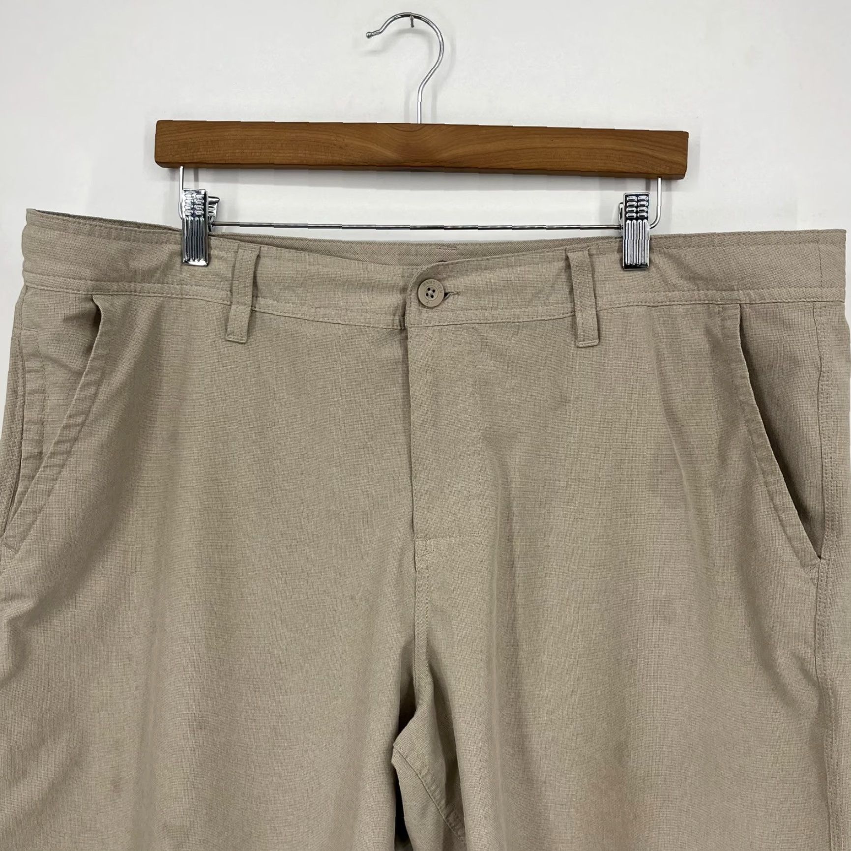 Hang Ten Hang Ten Shorts Mens 40 Beige Flat Front Moisture Wicking Stretch Chino Front Pockets Slim? Regular - Beige - Vintage: No Size US 40 / EU 56 - 2 Thumbnail