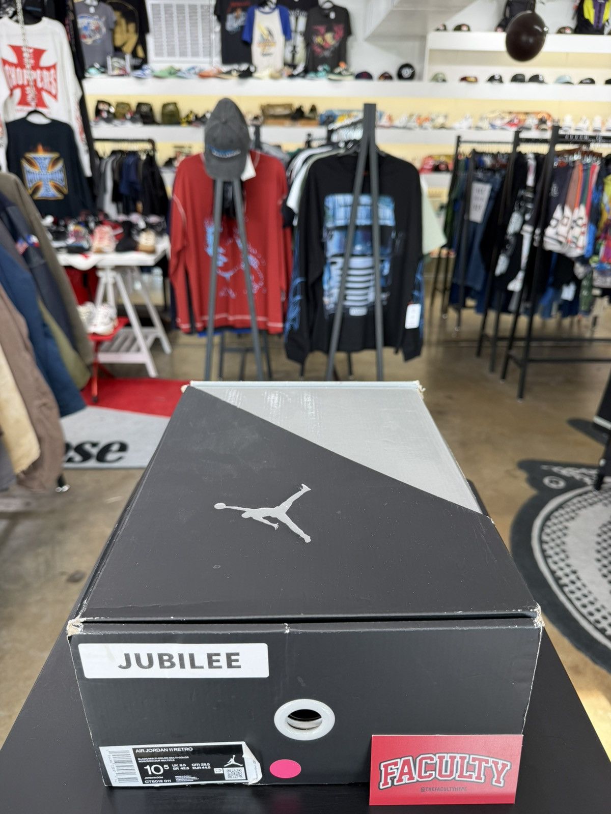 Jordan Brand Air Jordan 11 Jubilee 25th Anniversary Size 10.5 (2020) Size US 10.5 / EU 43-44 - 13 Thumbnail