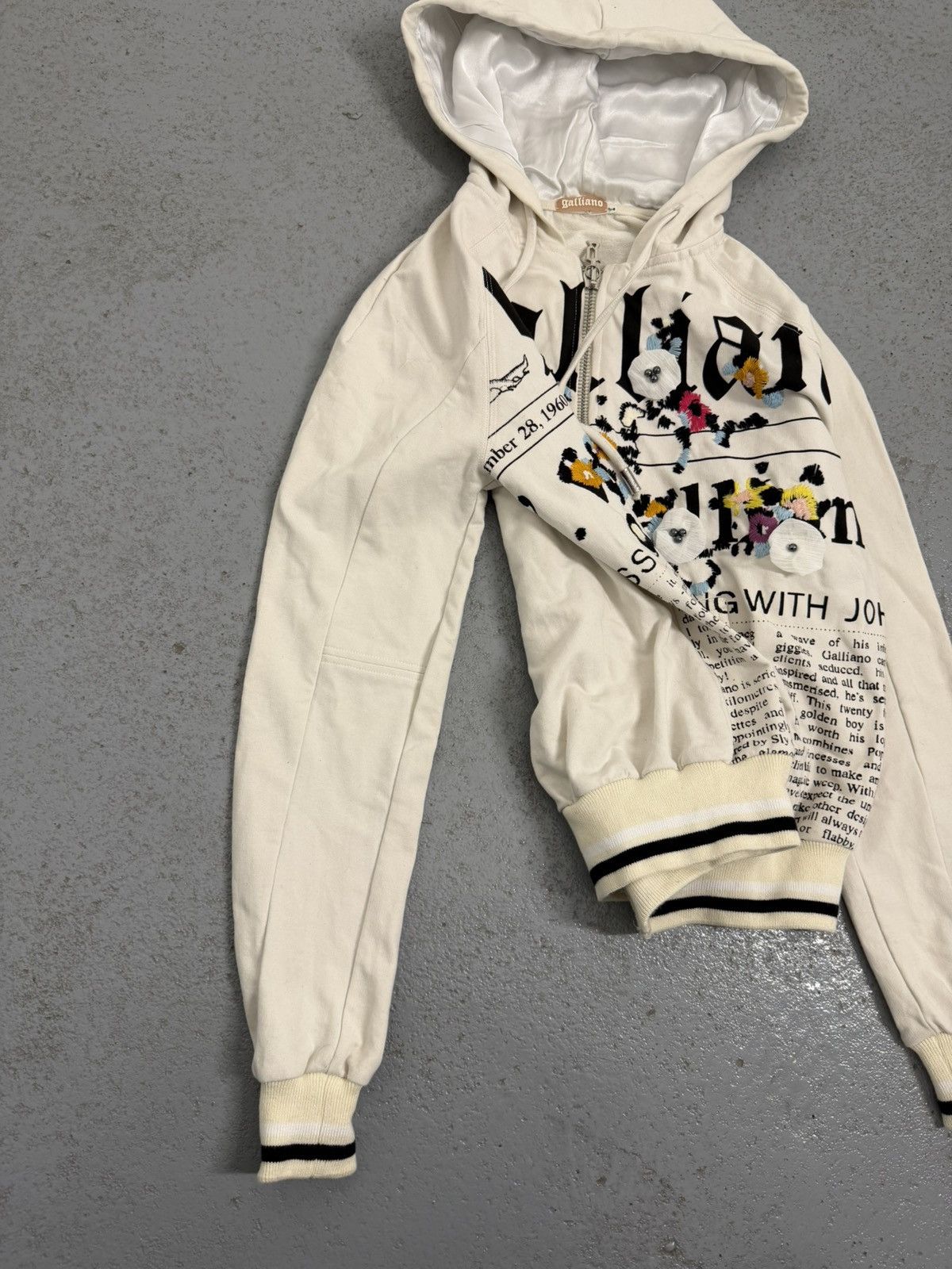 John Galliano Vintage John Galliano Abstract Flowers x Gazette Zip Hoodie Size XS / US 0-2 / IT 36-38 - 7 Thumbnail