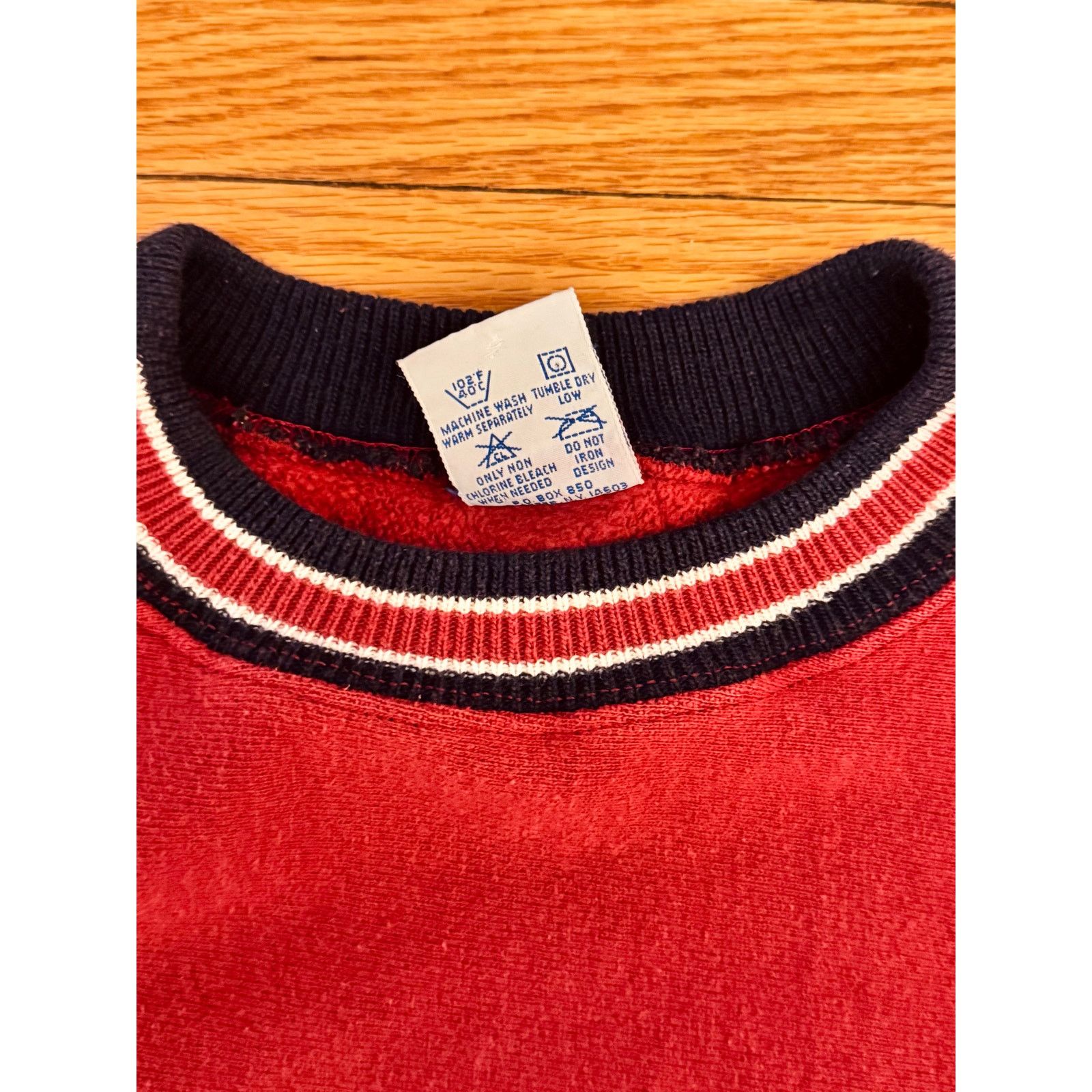 Champion Vintage Champion Embriodered Crewneck Sweatshirt Size US L / EU 52-54 / 3 - 7 Thumbnail