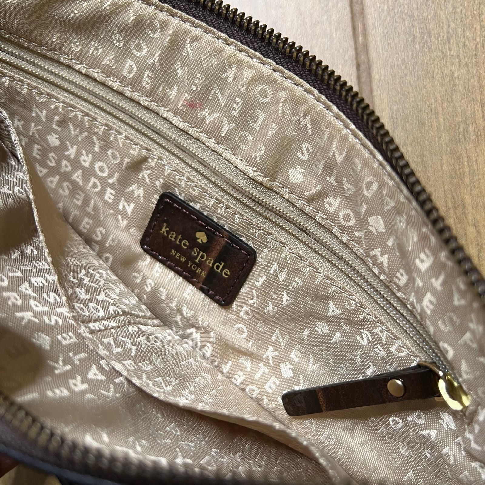 Kate Spade Y2K Kate Spade Brown Patent Leather Bow Bag Small Boho Size ONE SIZE - 4 Thumbnail