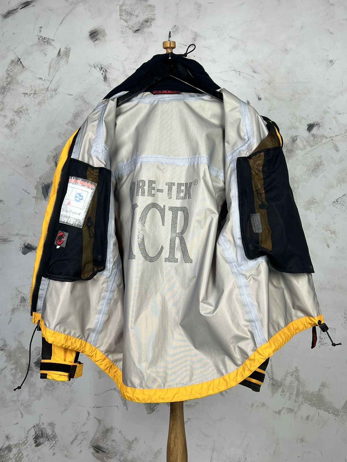 Mammut Mammut Yellow Gore Tex Jacket Size S - M Size US S / EU 44-46 / 1 - 5 Thumbnail