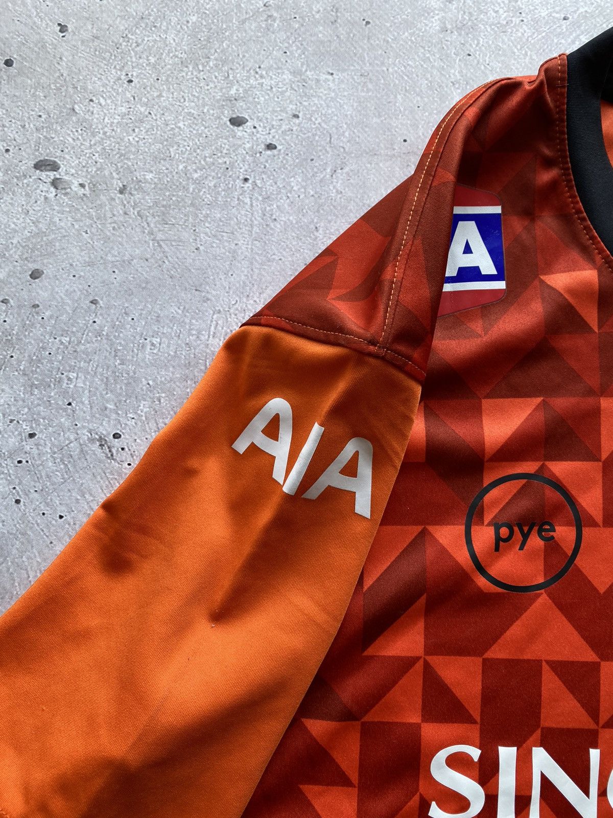 Vintage Chiangrai United Thailand 2017/2018 home football jersey FBT Size US XL / EU 56 / 4 - 6 Thumbnail