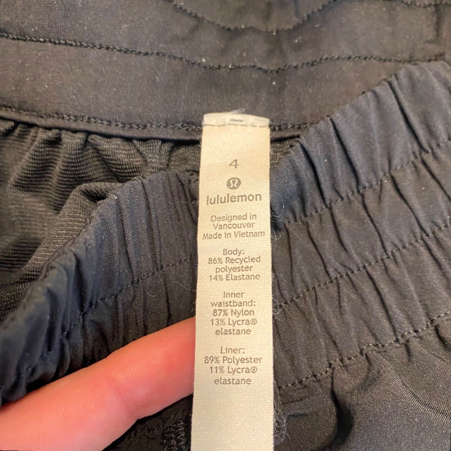 Lululemon Lululemon Shorts Women 4” Black Elastic Waist Band Zip Pocket Tracker Short Lined 6 Size 27" / US 4 / IT 40 - 3 Thumbnail