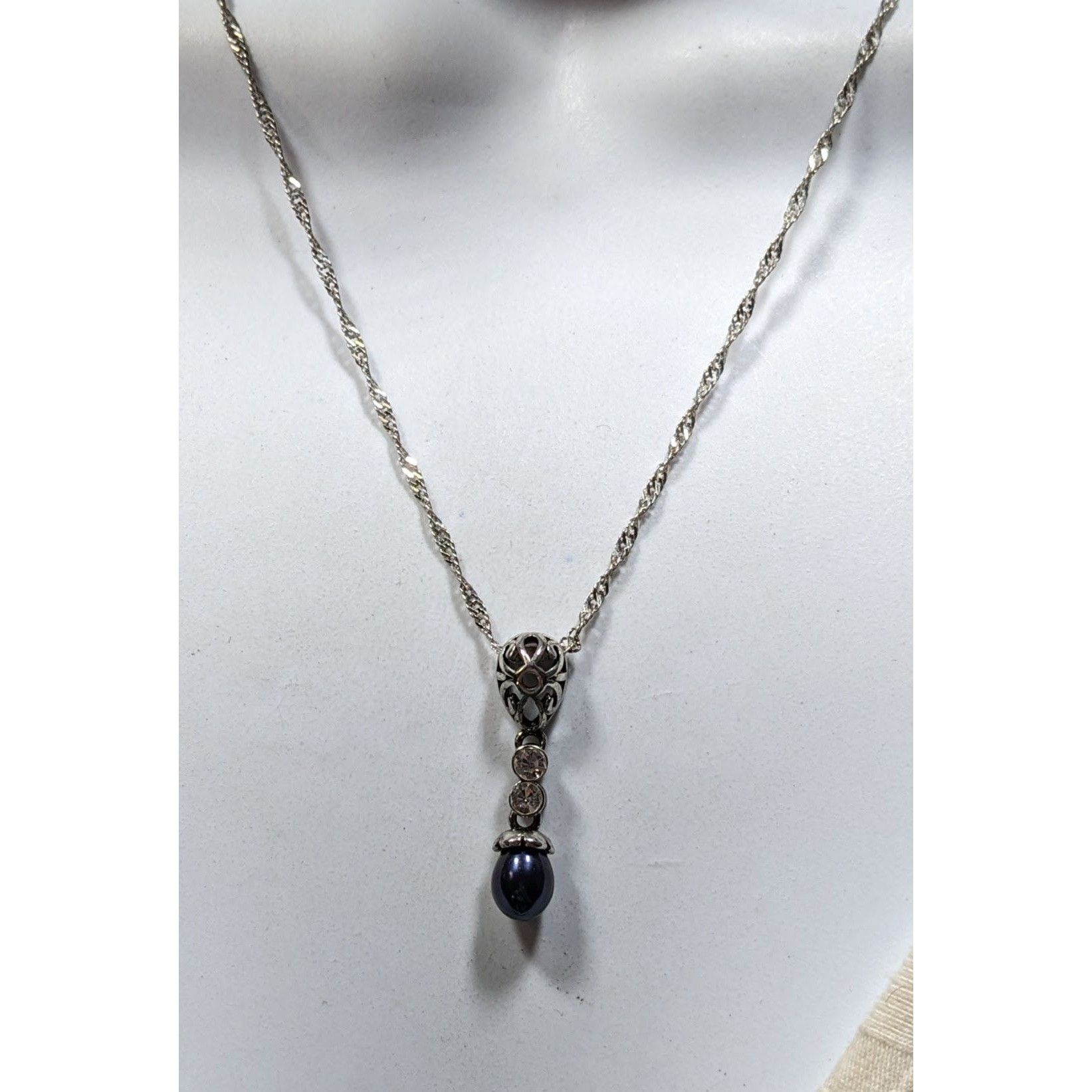 Other Elegant Whimsical Silver Tone Pendant Necklace With Dark Blu Size ONE SIZE - 4 Thumbnail