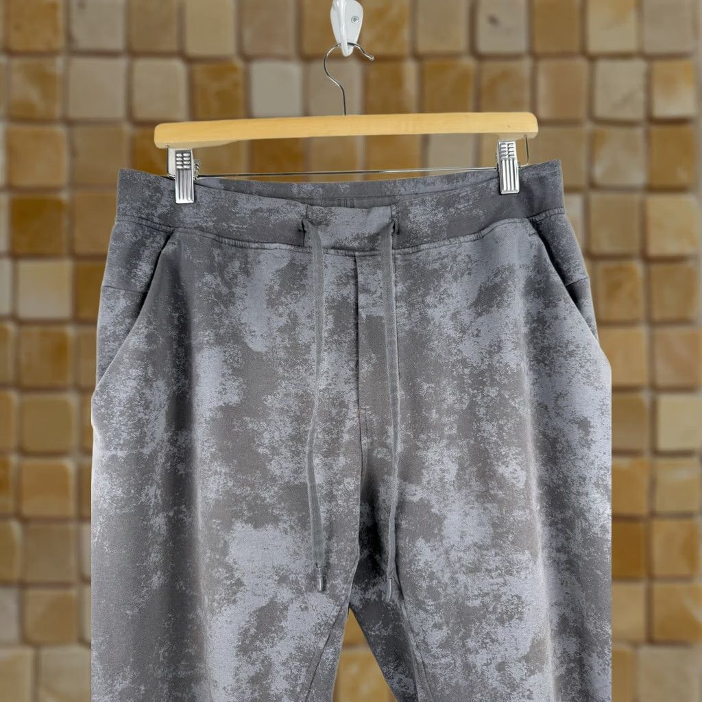 Lululemon Lululemon City Sweat Jogger Mens Large Gray Camo Athleisure Jogger Pants Size US 33 - 1 Thumbnail