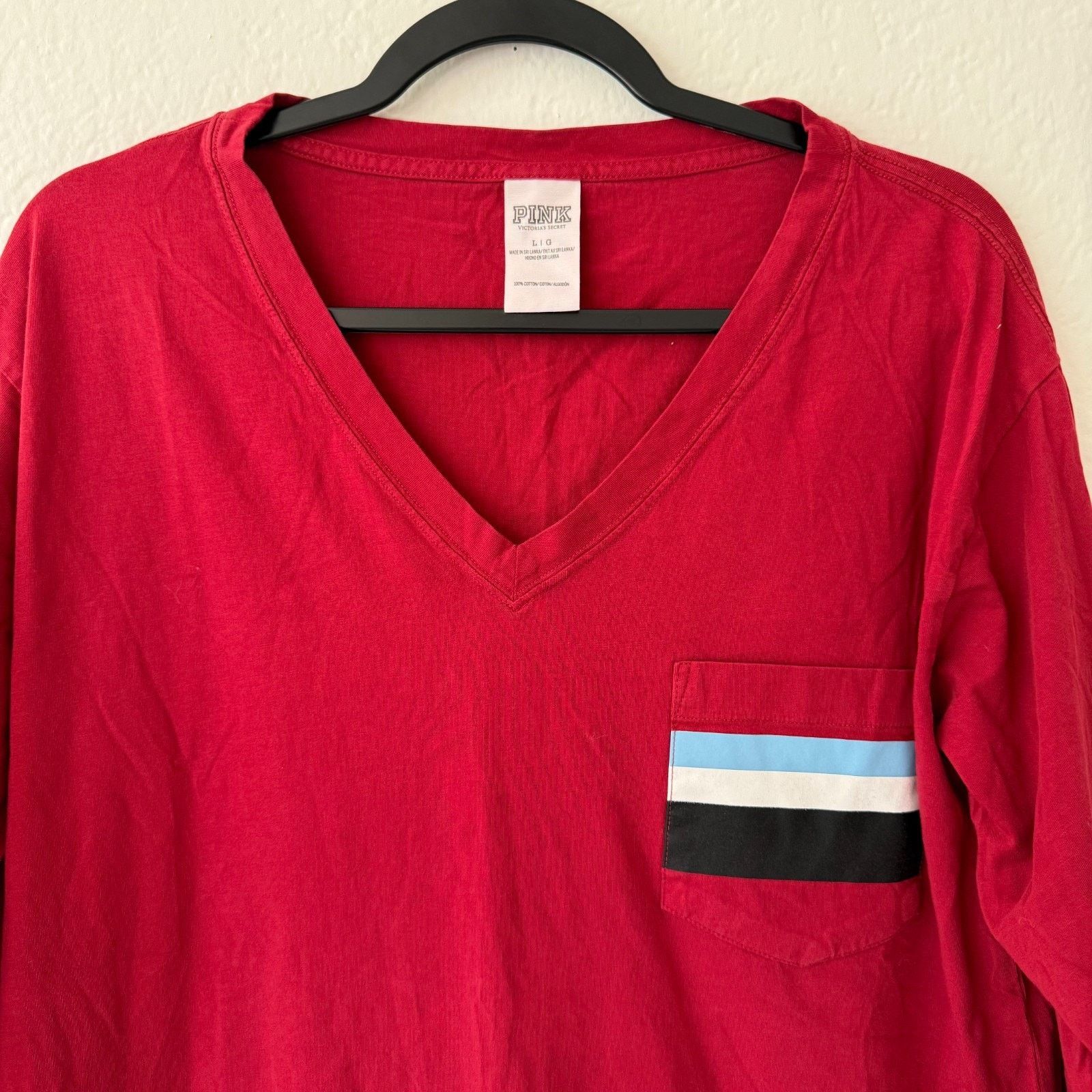Victoria's Secret PINK Victoria’s Secret V-Neck Pocket Tee L Red LOVE PINK Size L / US 10 / IT 46 - 2 Thumbnail