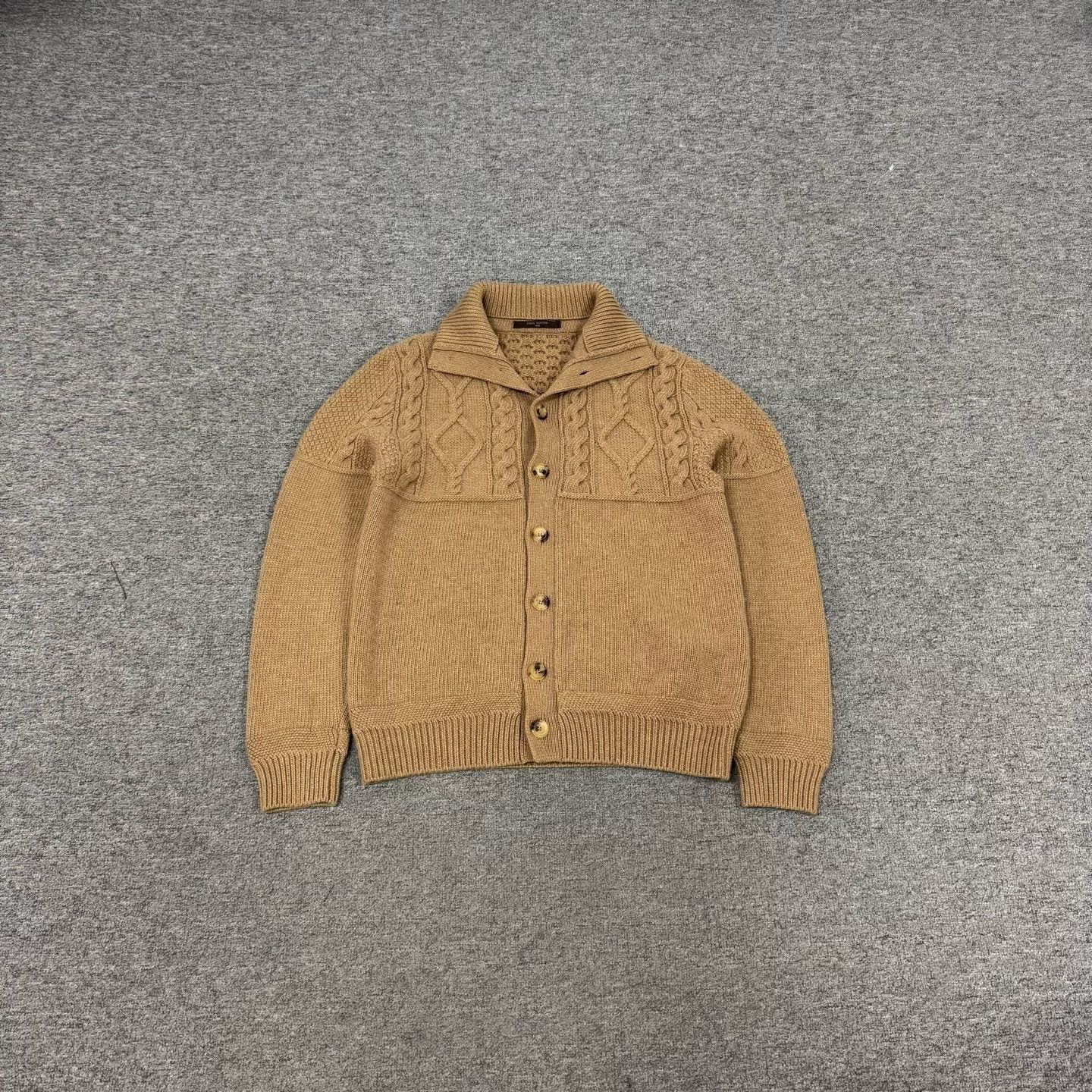 Louis Vuitton Louis Vuitton Beige Argyle Cable Knit Cardigan Size S / US 4 / IT 40 - 1 Thumbnail