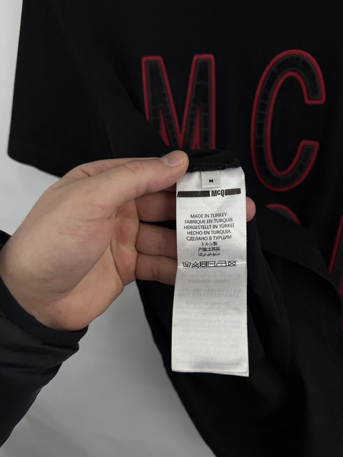 Alexander McQueen 🇮🇹 Alexander McQueen London Rare T-Shirt Retro Hype Y2K Size US M / EU 48-50 / 2 - 7 Thumbnail