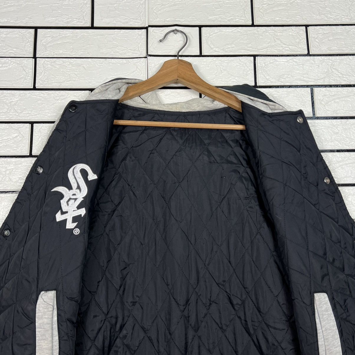 MLB CHICAGO WHITE SOX Reversible Hooded Varsity Youth #4059-C184 Size US M / EU 48-50 / 2 - 17 Thumbnail