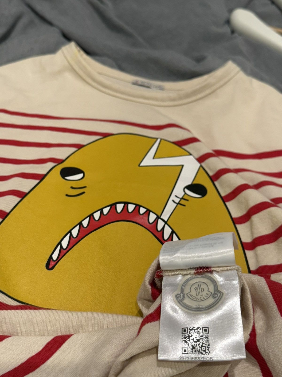 Moncler Moncler Yellow Shark Red Stripe Cream White T-shirts Size US XL / EU 56 / 4 - 12 Thumbnail