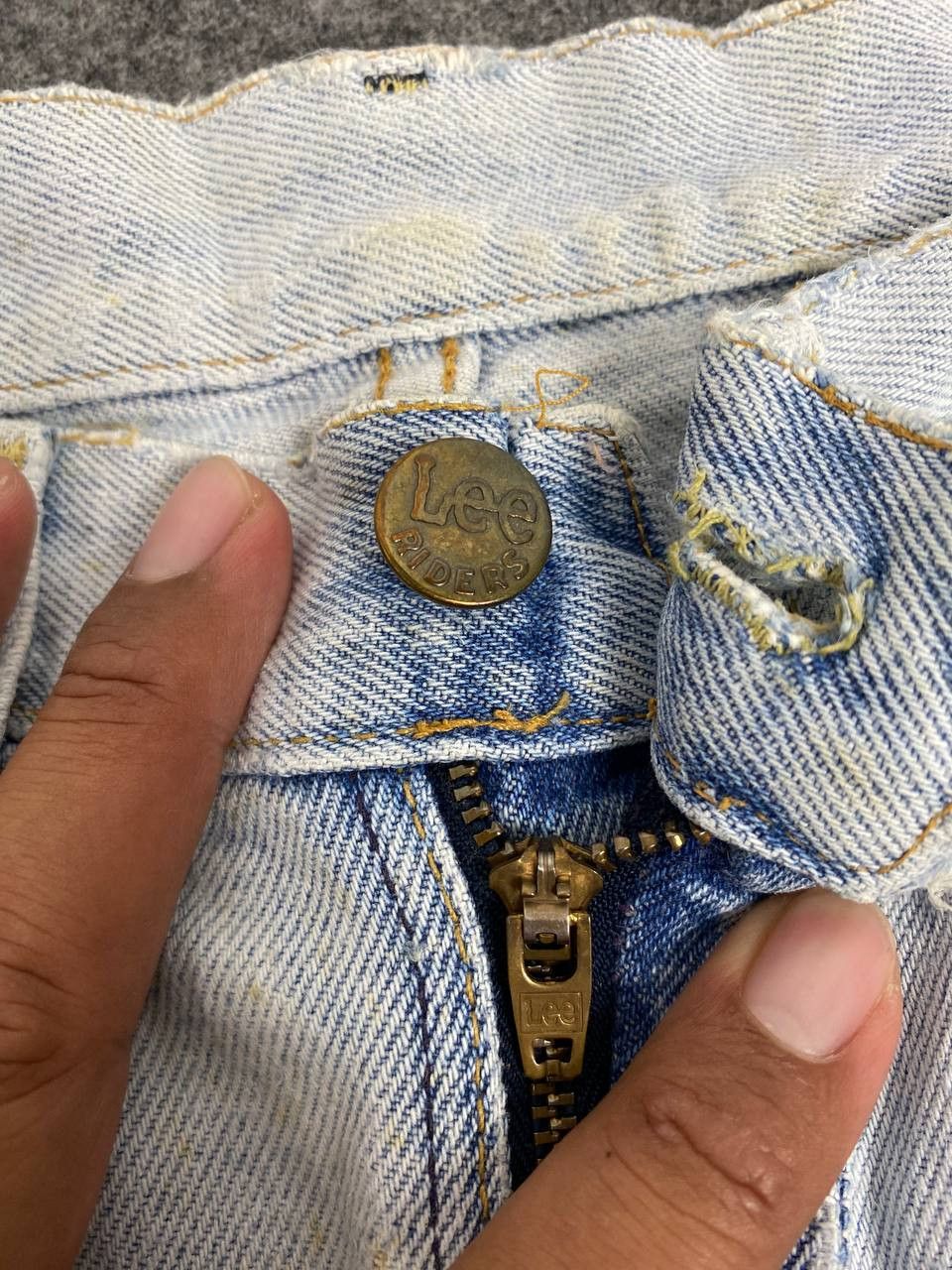 Lee vintage 80s lee lightwash distressed denim made in usa Size US 31 - 12 Thumbnail