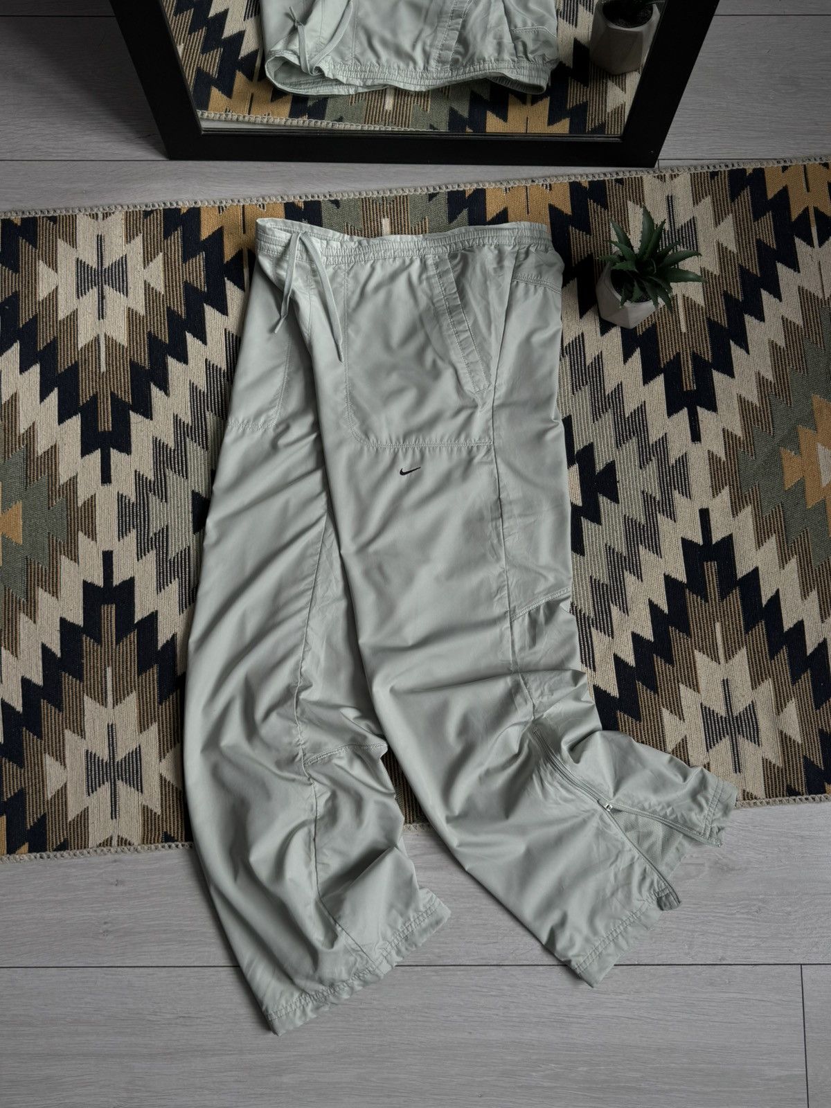 Nike Vintage Nike Nylon Baggy Y2K Pants Size 28" / US 6 / IT 42 - 1 Thumbnail