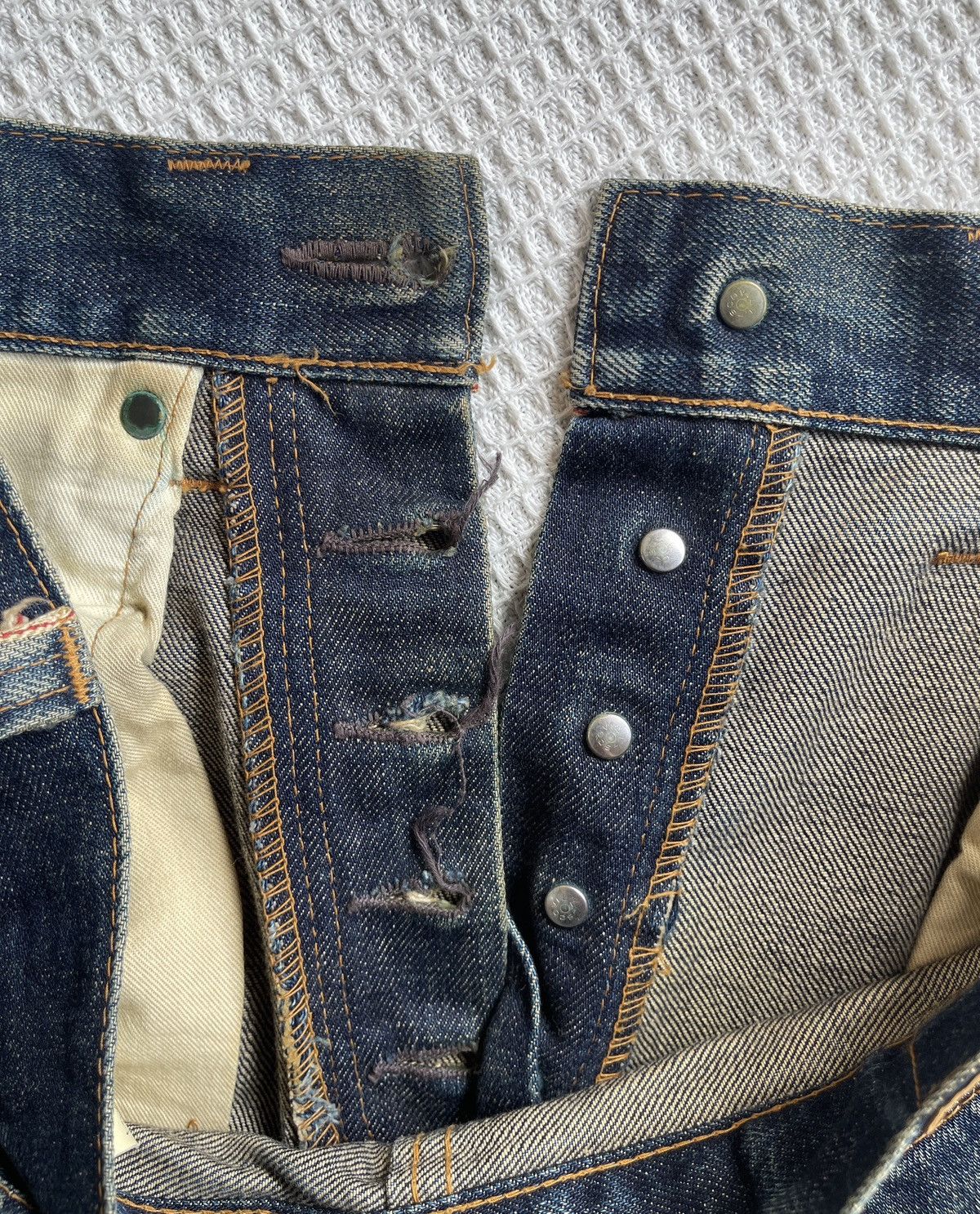 Nepenthes VINTAGE90s🔥HOGGS NEPENTHES NEEDLES🔥Thrashed Selvedge Jeans Size US 32 / EU 48 - 19 Thumbnail