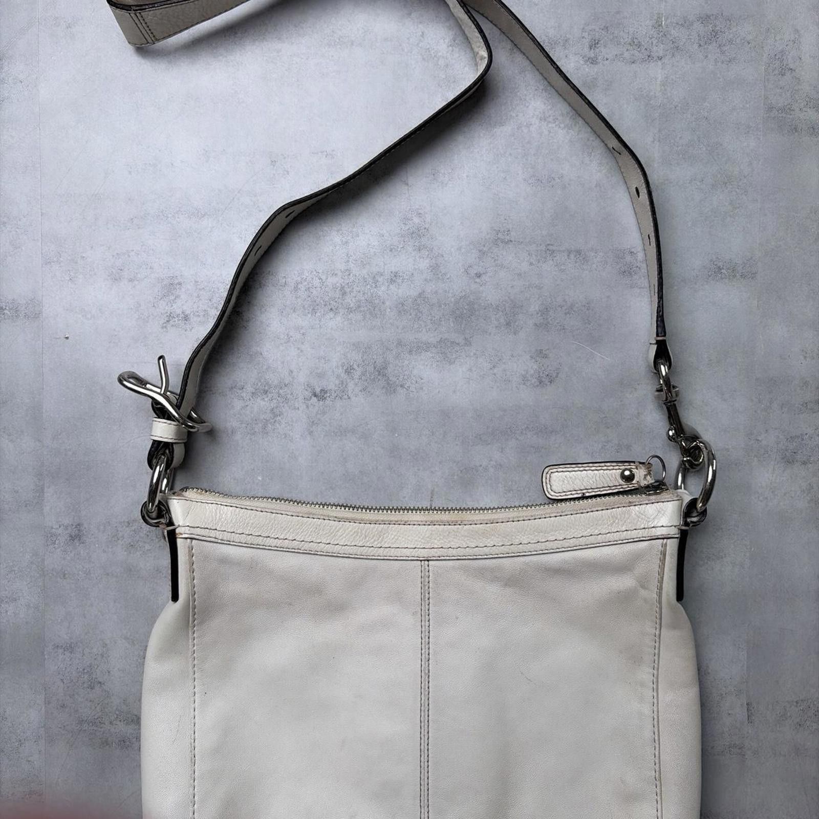 Coach Y2K White Coach Soho Leather Buckle Shoulder Bag Size ONE SIZE - 4 Thumbnail