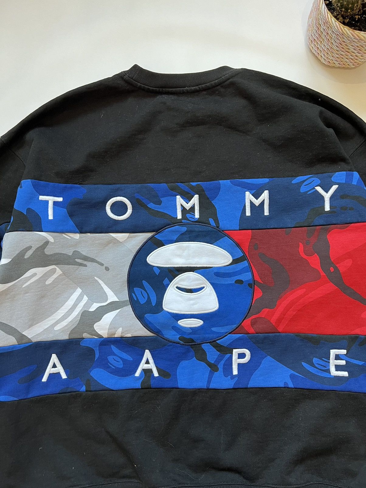 Aape × Tommy Hilfiger Tommy Hilfiger x Aape Crewneck Size US XXL / EU 58 / 5 - 3 Thumbnail