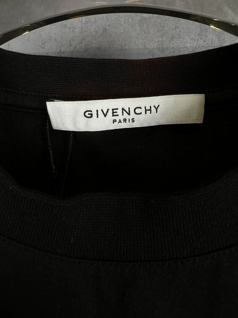 Givenchy Givenchy Small Hole Short Sleeve, os s size Size US S / EU 44-46 / 1 - 4 Thumbnail