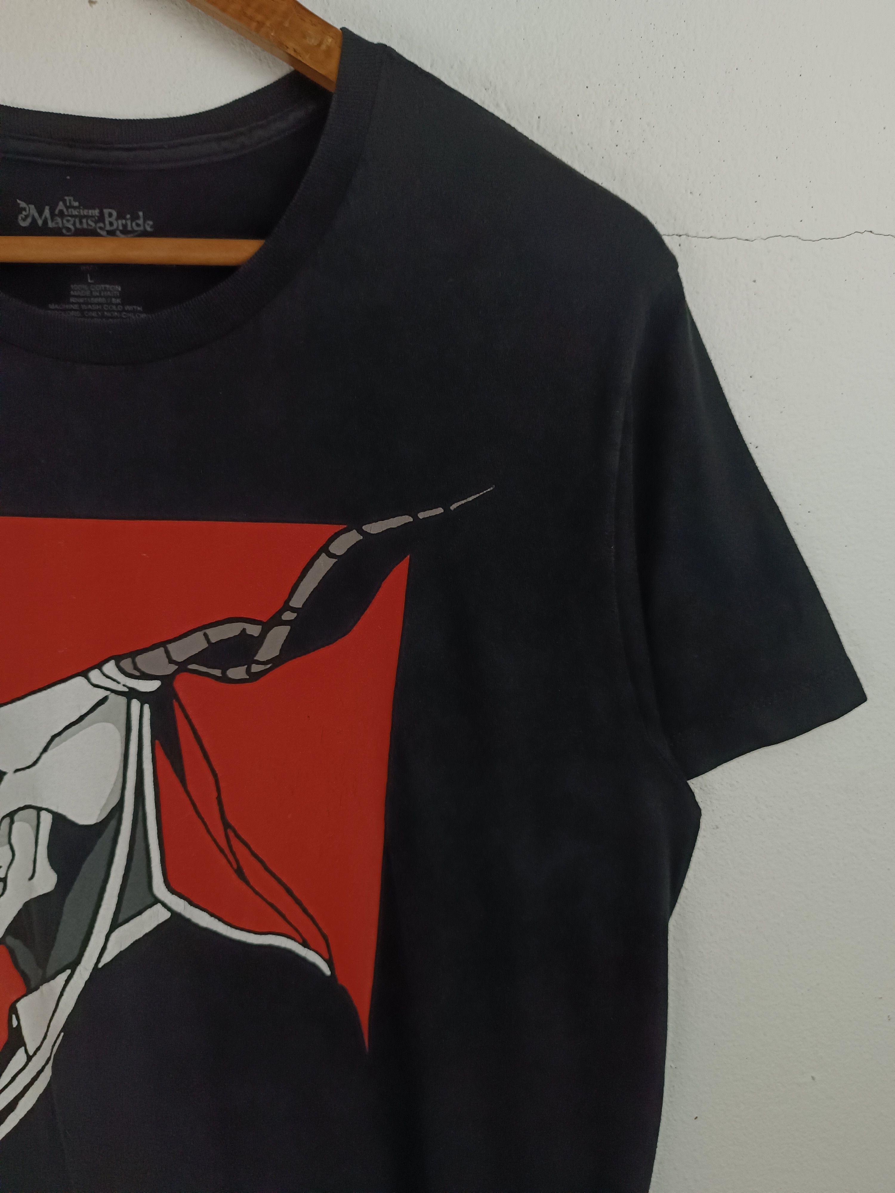 Anime VINTAGE THE ANCIENT MAGUS' BRIDE FADED MANGA COMIC TEE Size US L / EU 52-54 / 3 - 5 Thumbnail