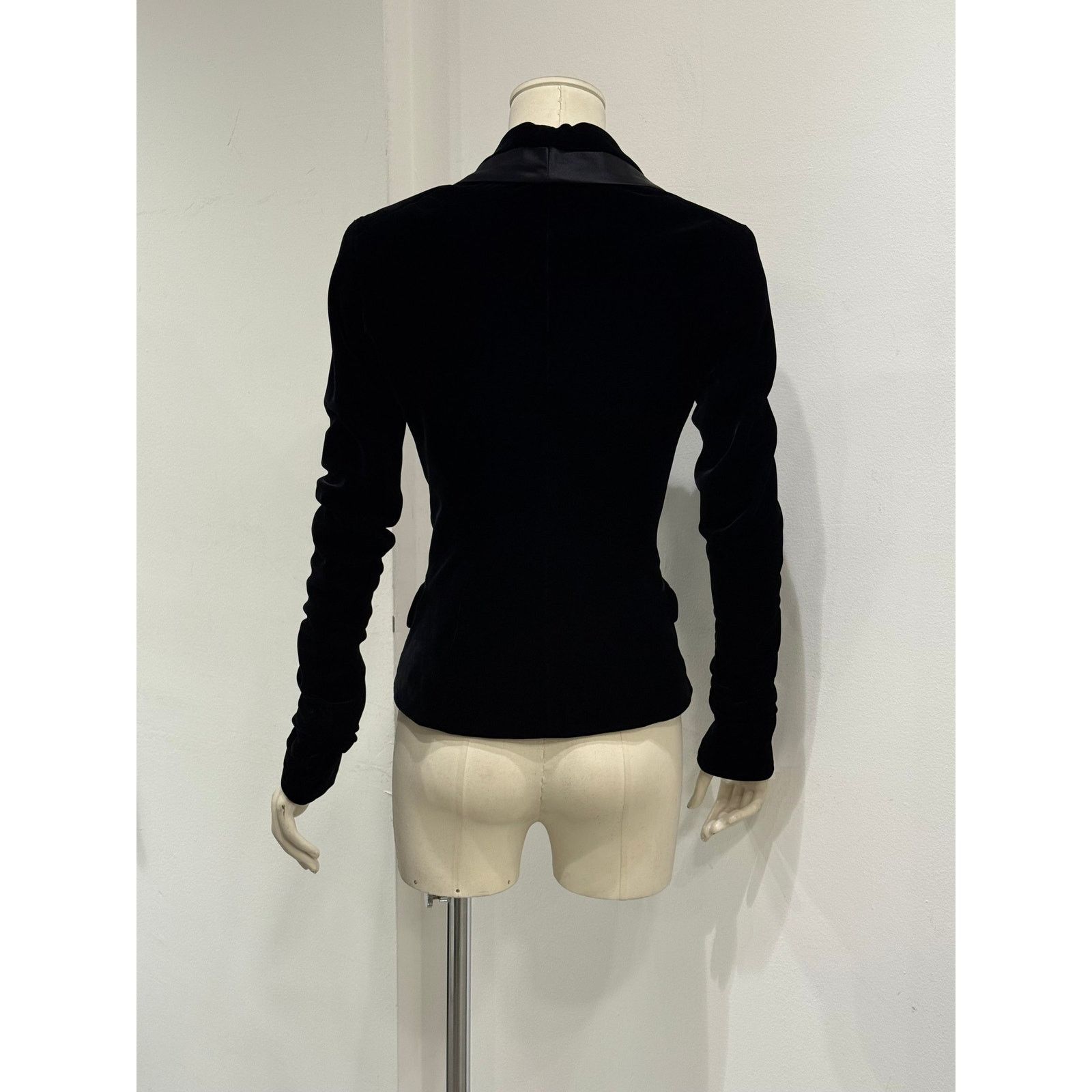 Yves Saint Laurent 2003 Yves Saint Laurent by Tom Ford tuxedo blazer Size M / US 6-8 / IT 42-44 - 6 Thumbnail