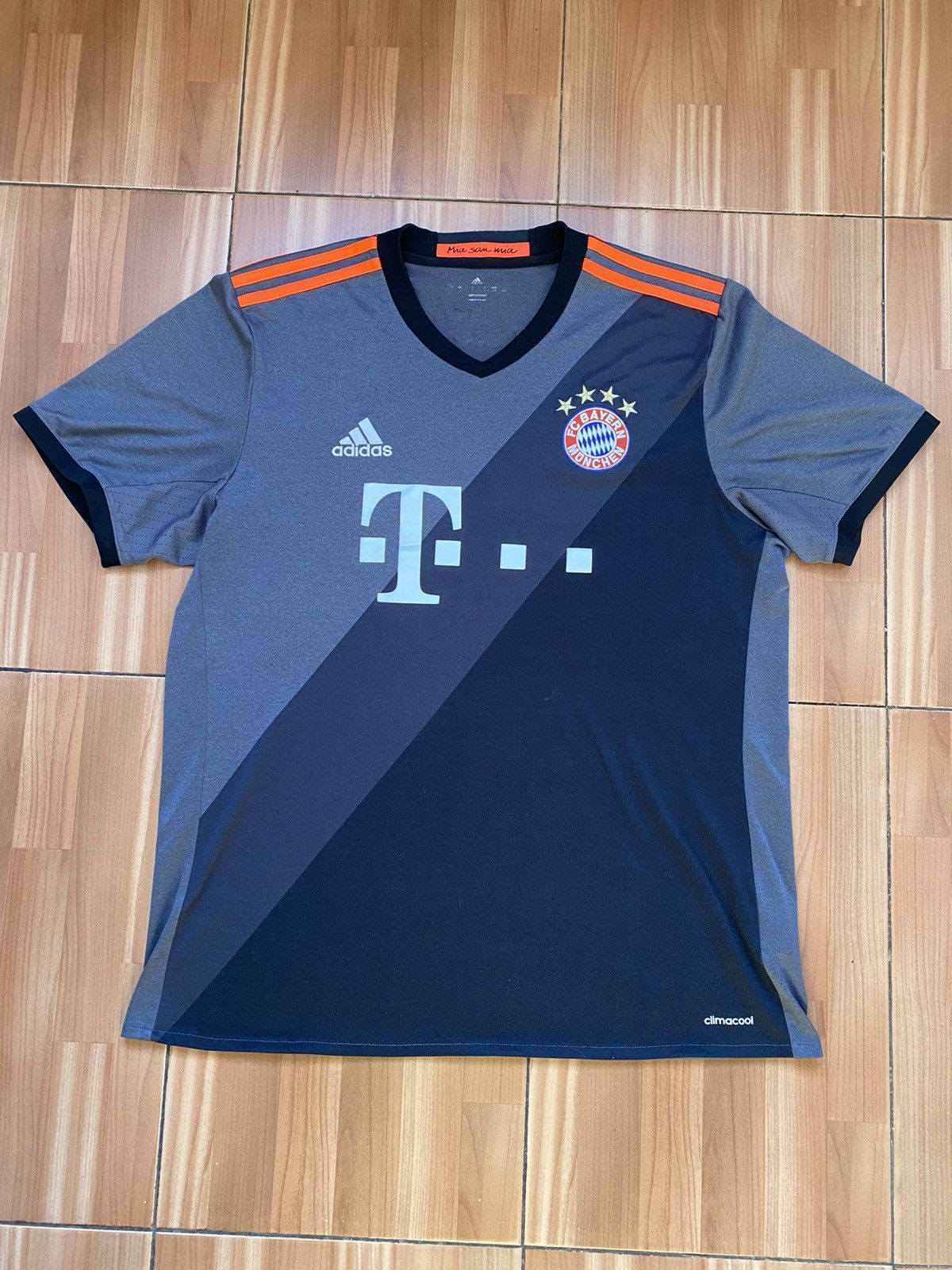 Vintage Adidas BAYERN MUNICH 2016 2017 Football Shirt Soccer Jersey Size US M / EU 48-50 / 2 - 1 Thumbnail