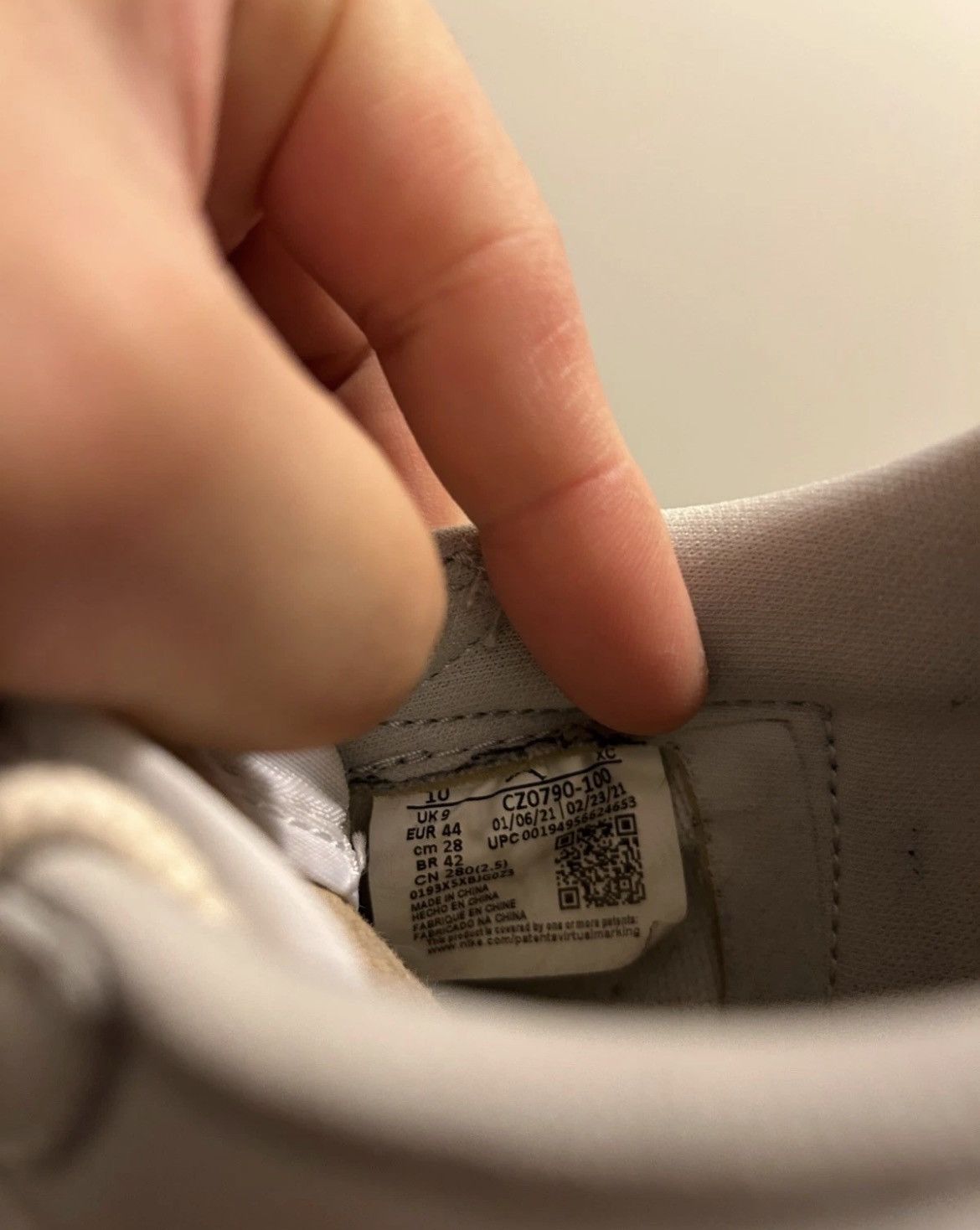 Jordan Brand Air Jordan 1 Low OG Size US 10 / EU 43 - 6 Thumbnail