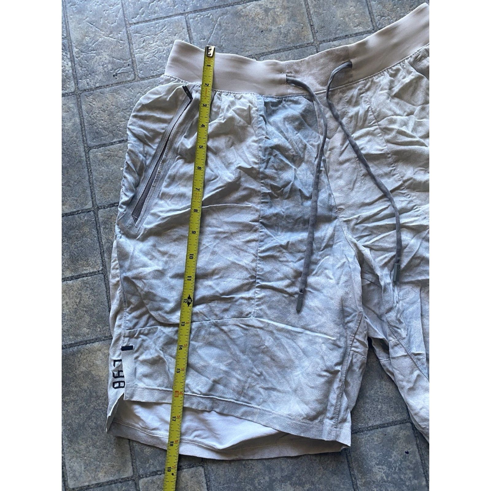 Lululemon Lululemon Shorts License To Train LTT L98 Women’s Size S Multicolor Activewear Shorts Womens S Size 28" / US 6 / IT 42 - 7 Thumbnail