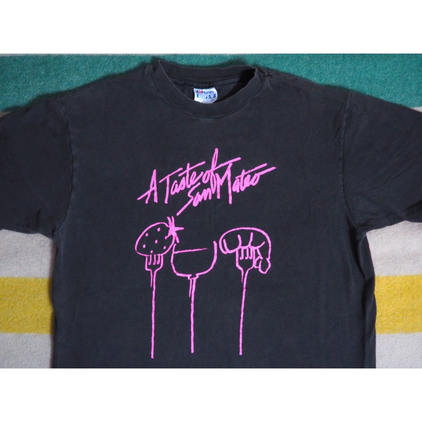 Hanes VTG 80s 90s Hanes San Mateo CA Food Black Faded Grunge Art USA Tee T-Shirt M Shirt Grunge Hanes Black 1980s Unisex Cotton Graphic Tee USA M Size US M / EU 48-50 / 2 - 3 Thumbnail