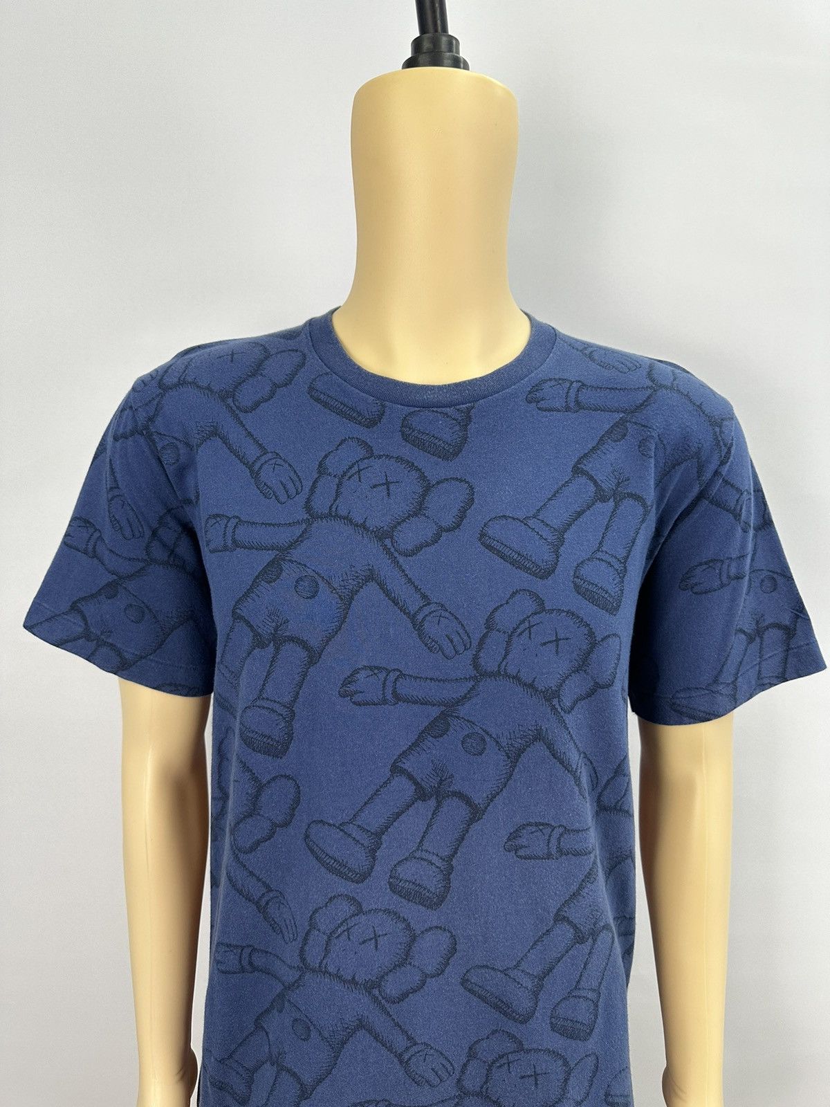 Kaws Uniqlo x Kaws Fullprint Tshirt A600 Size US XL / EU 56 / 4 - 2 Thumbnail