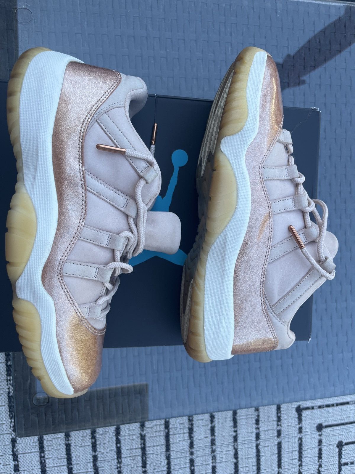 Jordan Brand Rose gold 11s Size US 10.5 / EU 43-44 - 5 Thumbnail