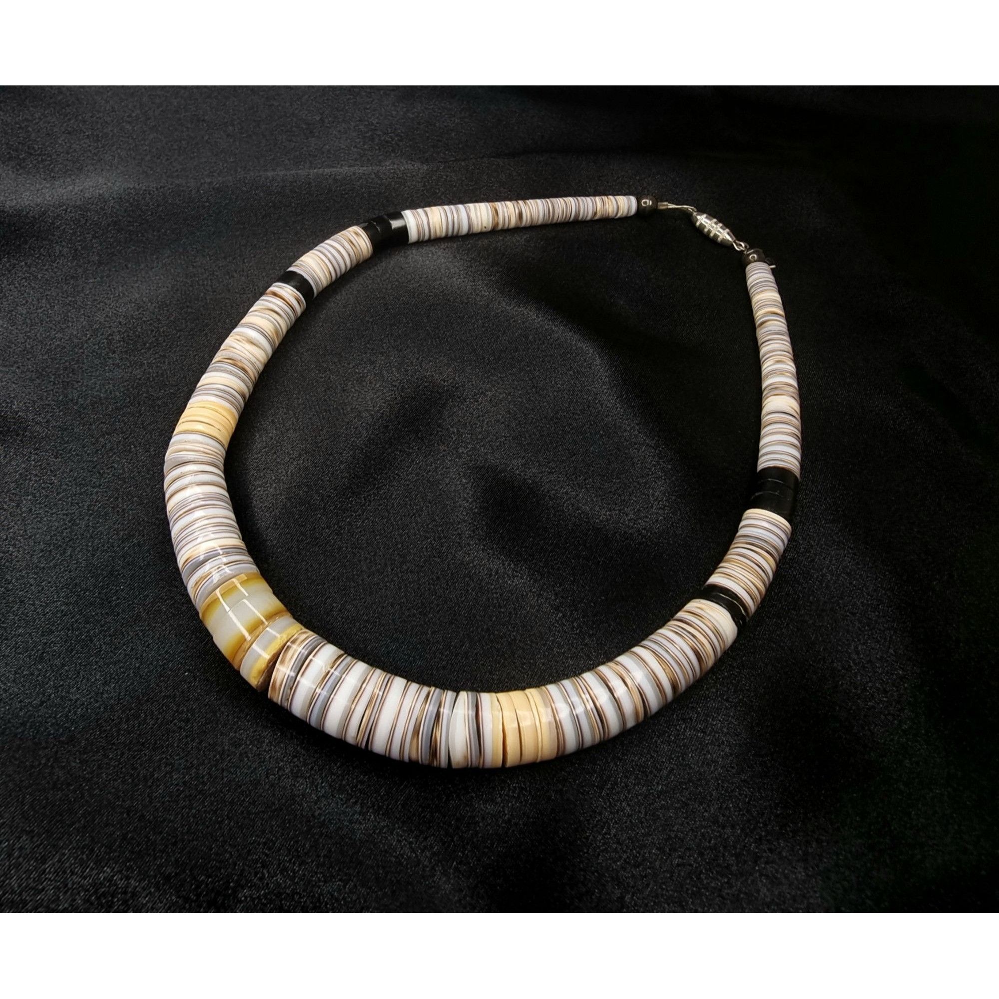Handmade Vintage Beige & Black Shell Disc Necklace With Barrel Clasp Size ONE SIZE - 3 Thumbnail