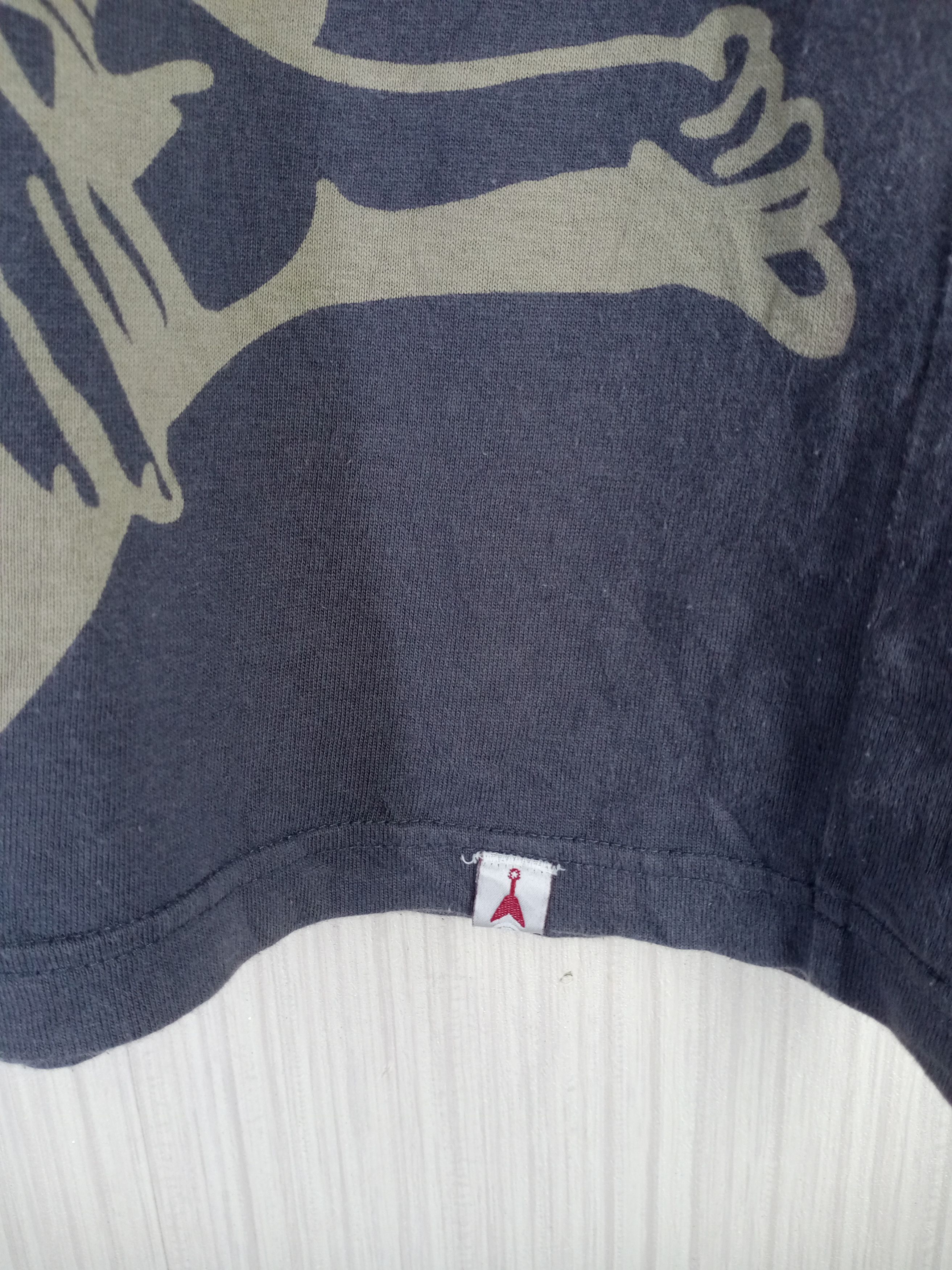 Japanese Brand × Vintage Rare Vintage Japanese Brand Luvgun Magnum Tshirt Size US M / EU 48-50 / 2 - 4 Thumbnail
