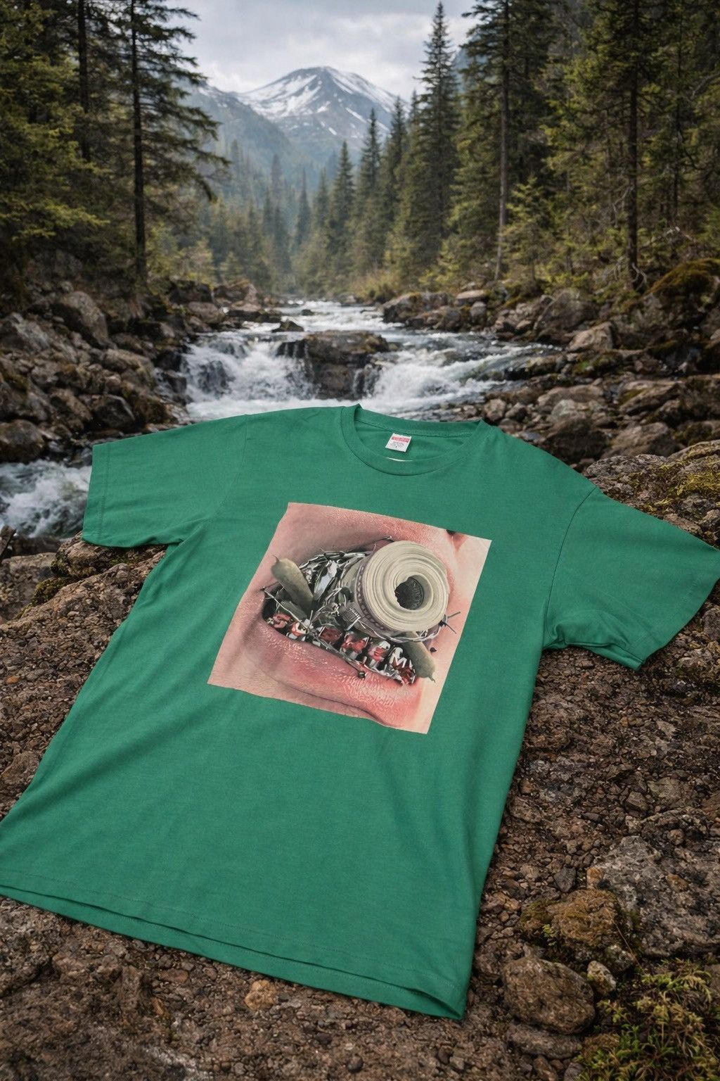 Supreme Supreme Stack Tee Green FW21 Graphic T Shirt Size XL Size US XL / EU 56 / 4 - 1 Thumbnail
