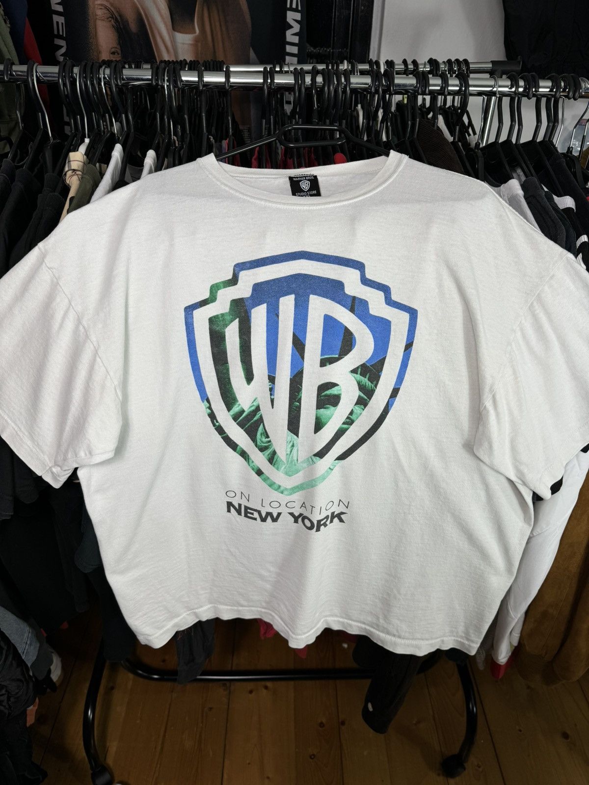 Vintage × Warner Bros Vintage 1995 Warner Bros New York Single Stitch Tees Boxy Size US XXL / EU 58 / 5 - 6 Thumbnail