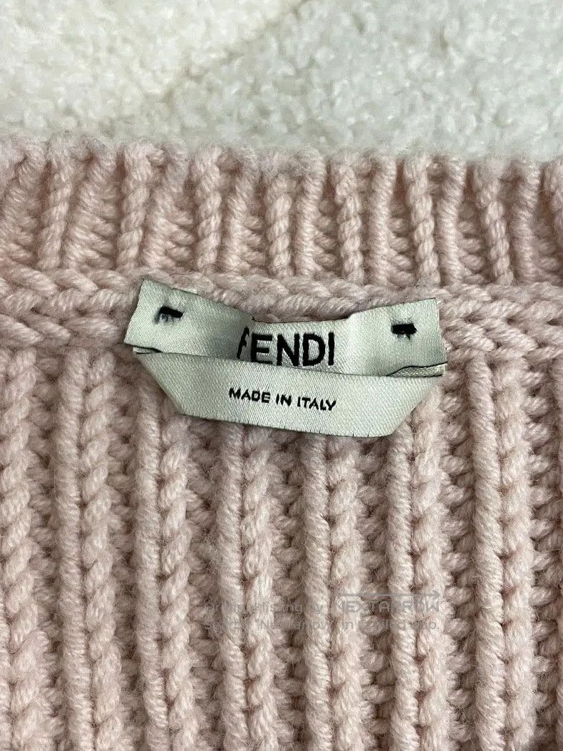 Fendi Fendi Pink Letter Sweater Size 4. Size US S / EU 44-46 / 1 - 7 Thumbnail
