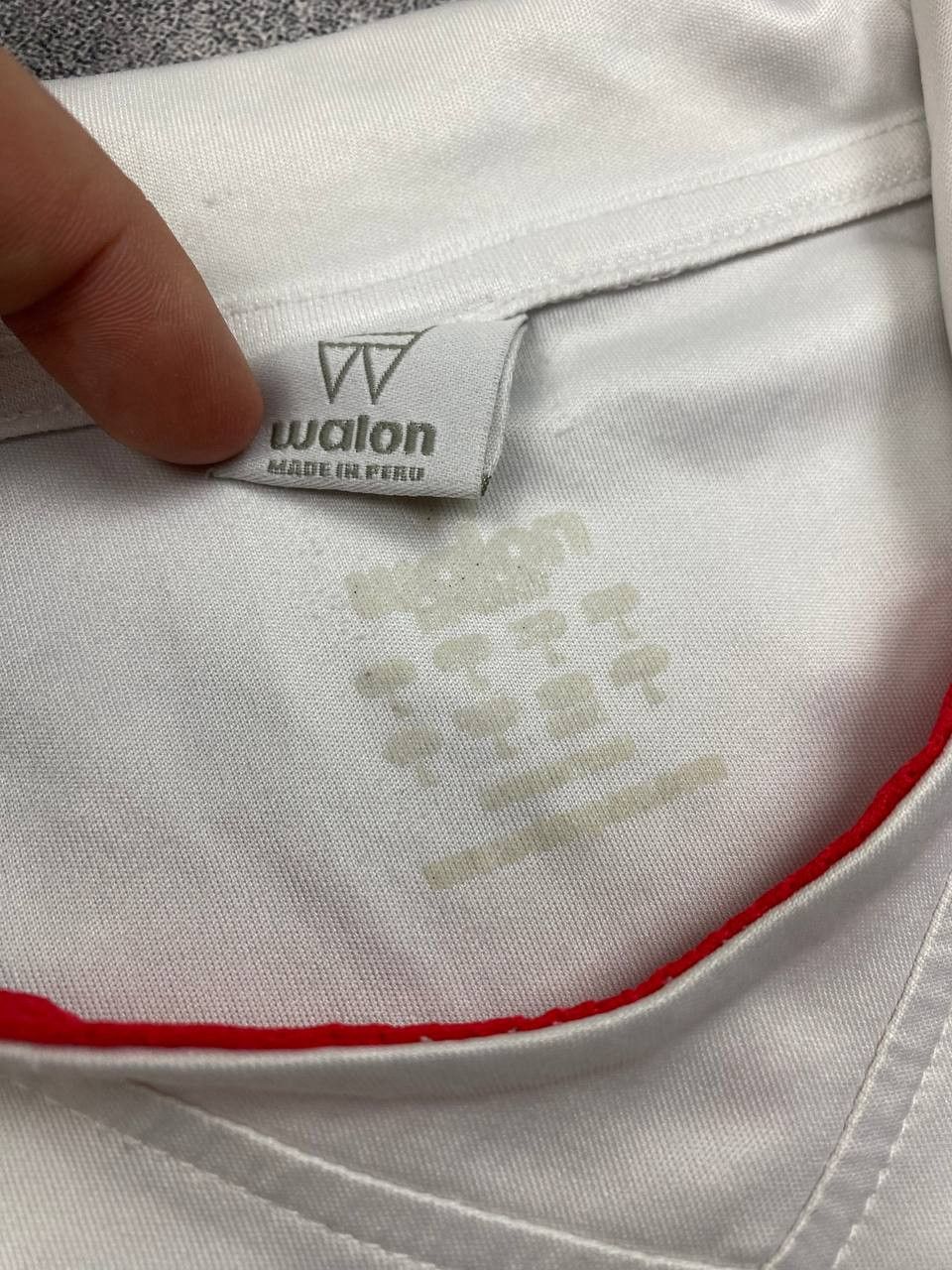 Vintage Vintage Peru Home Football Shirt 2004-2006 Walon Jersey Size US L / EU 52-54 / 3 - 6 Thumbnail