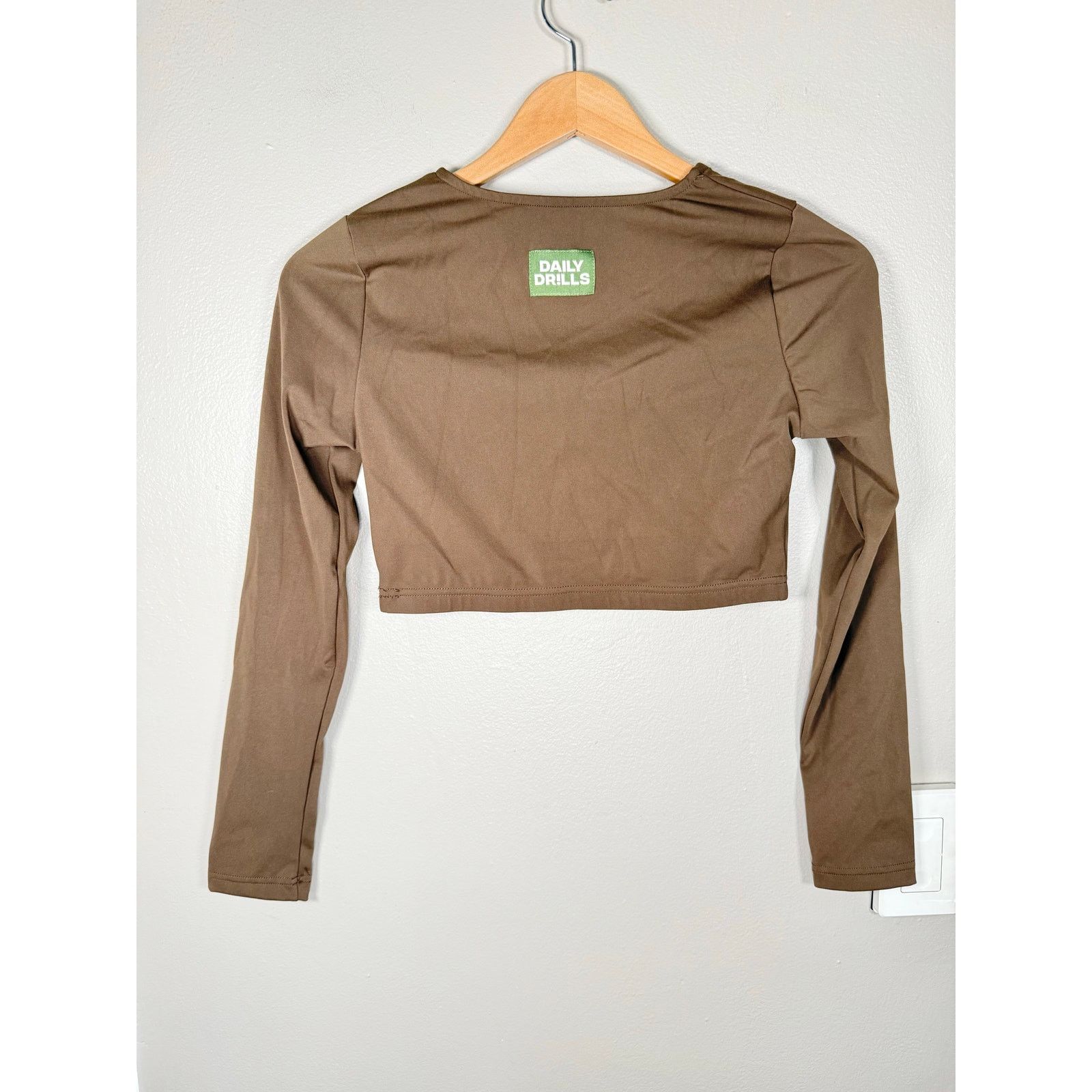 Designer NWT Daily Drills Go! Cropped Long Sleeve - Coco - M Size M / US 6-8 / IT 42-44 - 4 Thumbnail
