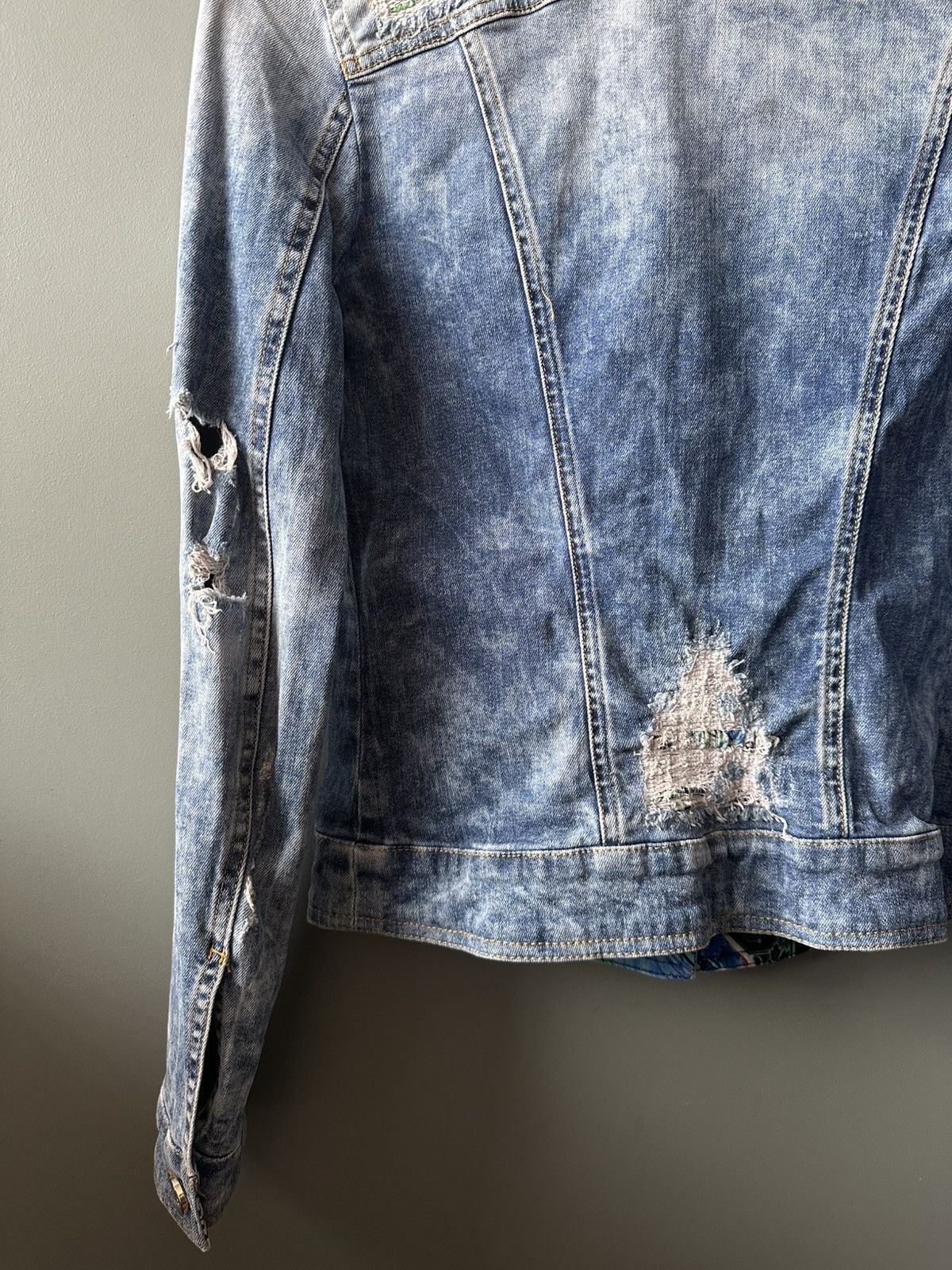 Versace Versace Jeans Distressed Denim Jacket Size M / US 6-8 / IT 42-44 - 7 Thumbnail
