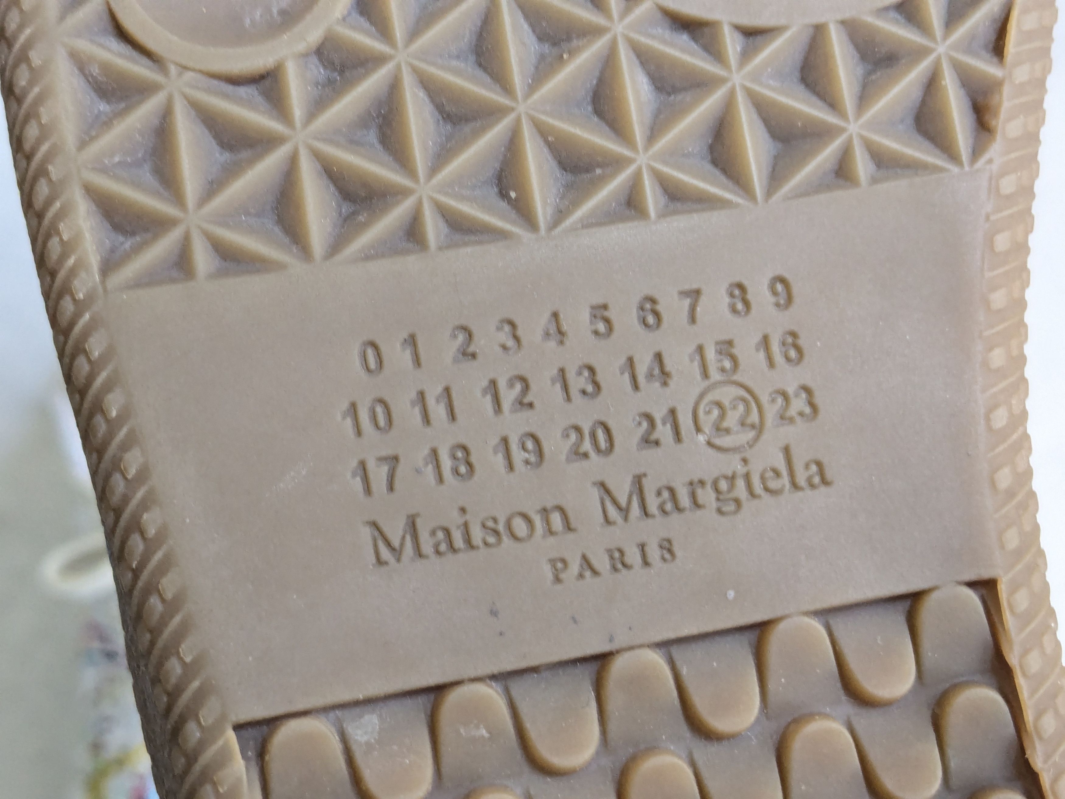 Maison Margiela Maison Margiela Replica GAT Paint Splatter 8 41 Low Tops Gum Size US 8 / EU 41 - 20 Thumbnail
