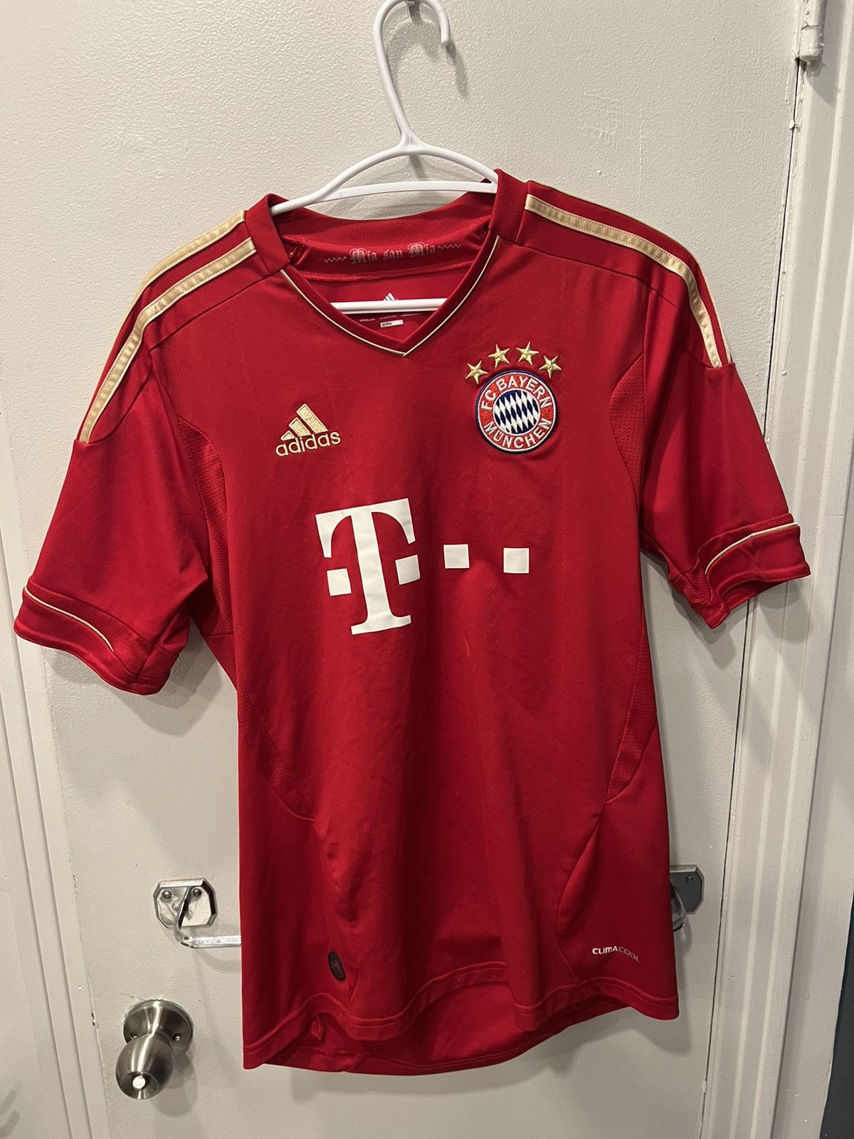 Adidas BAYERN MUNICH 2011 2012 HOME FOOTBALL SHIRT SOCCER JERSEY Size US S / EU 44-46 / 1 - 1 Thumbnail