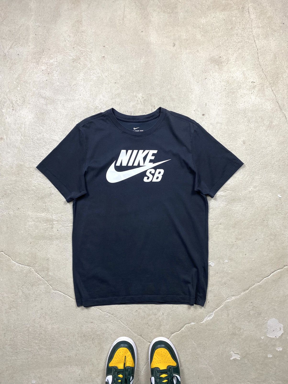 Nike Y2K 00’s Vintage Faded Nike Sb T Shirt Tn Zm Hype Size US M / EU 48-50 / 2 - 1 Thumbnail