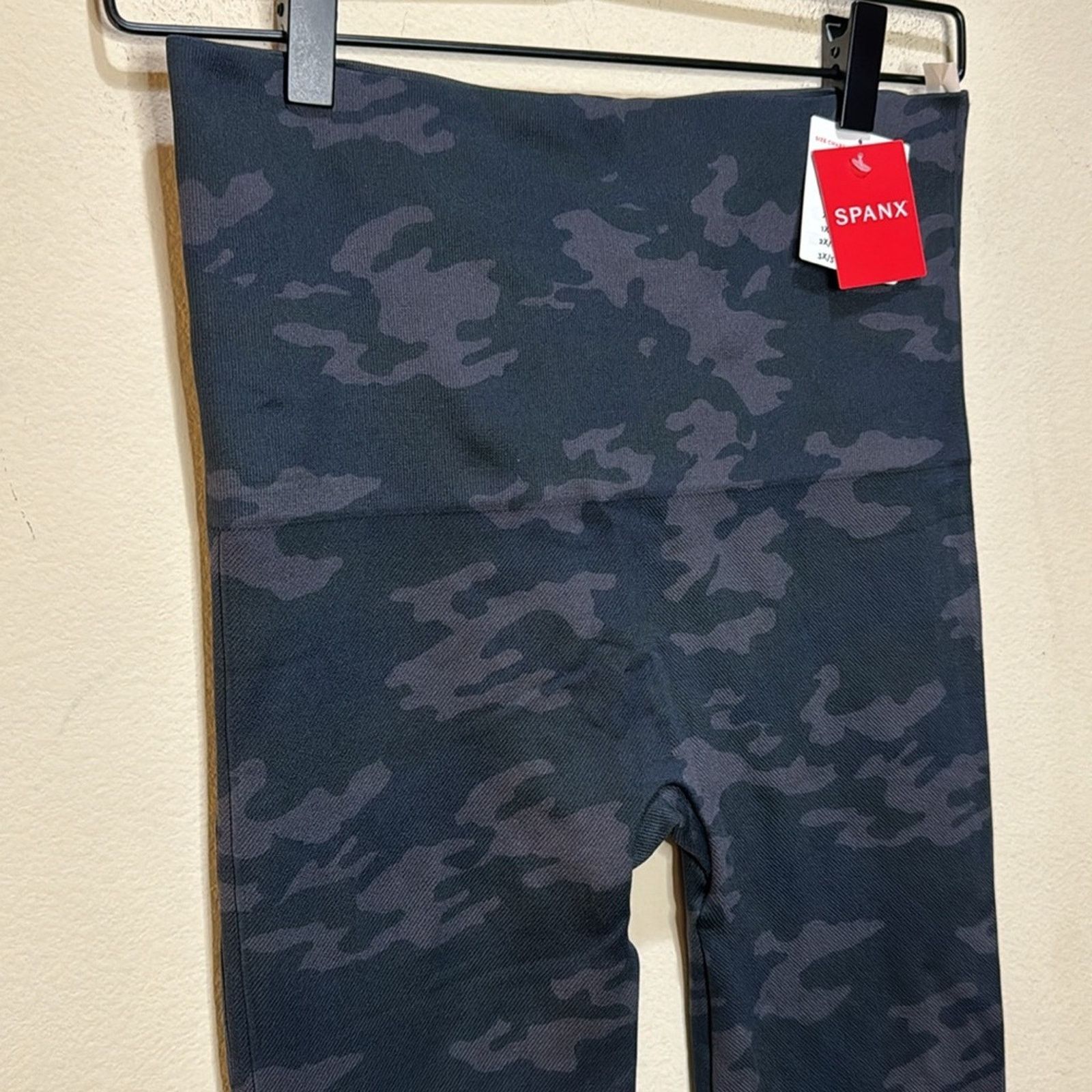 Spanx SPANX Look at Me Now High-Waisted Seamless Leggings Size 29" - 3 Thumbnail