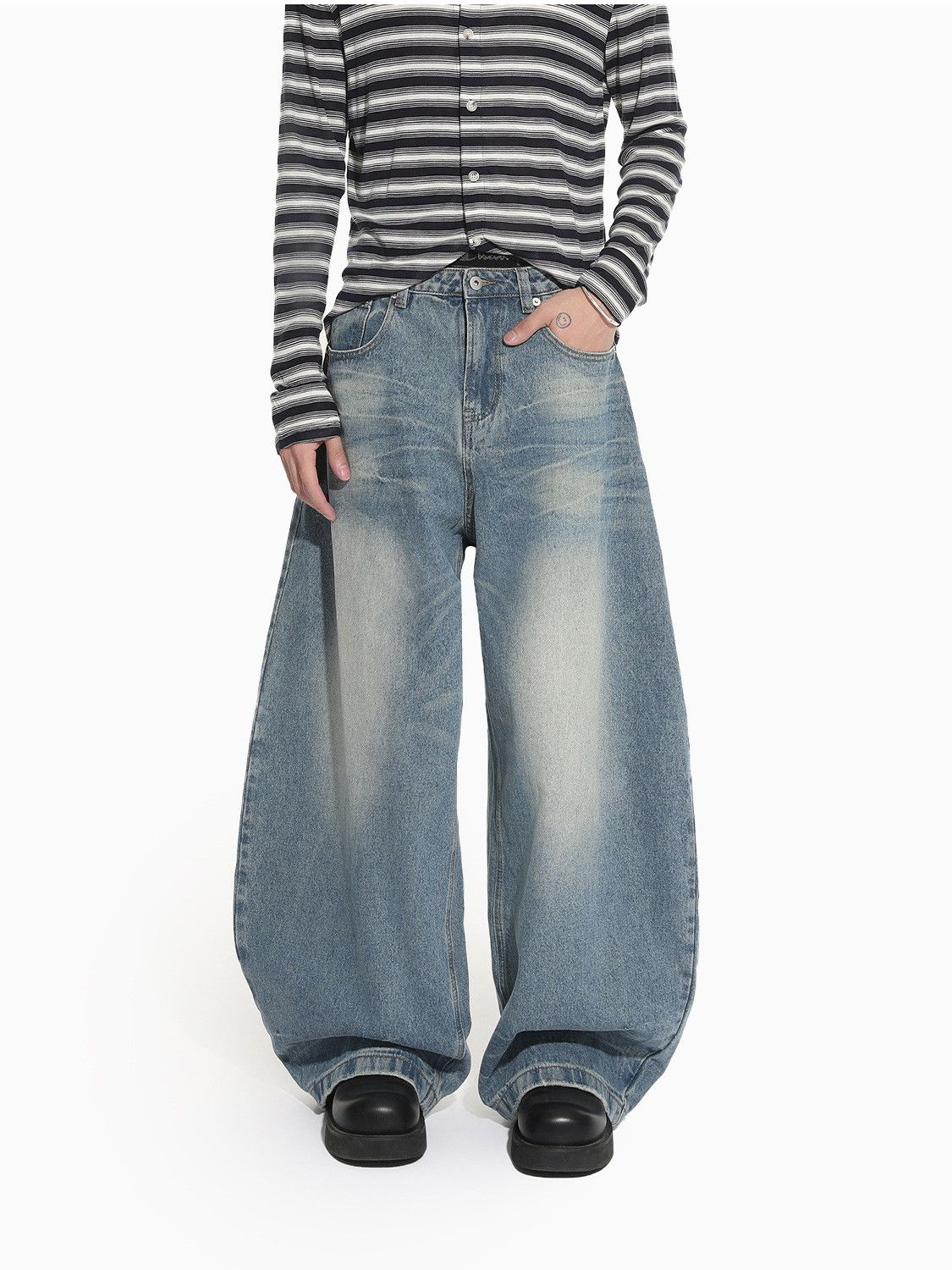Vintage Japanese retro style cat-washed blue distressed curved jeans Size US 32 / EU 48 - 1 Thumbnail