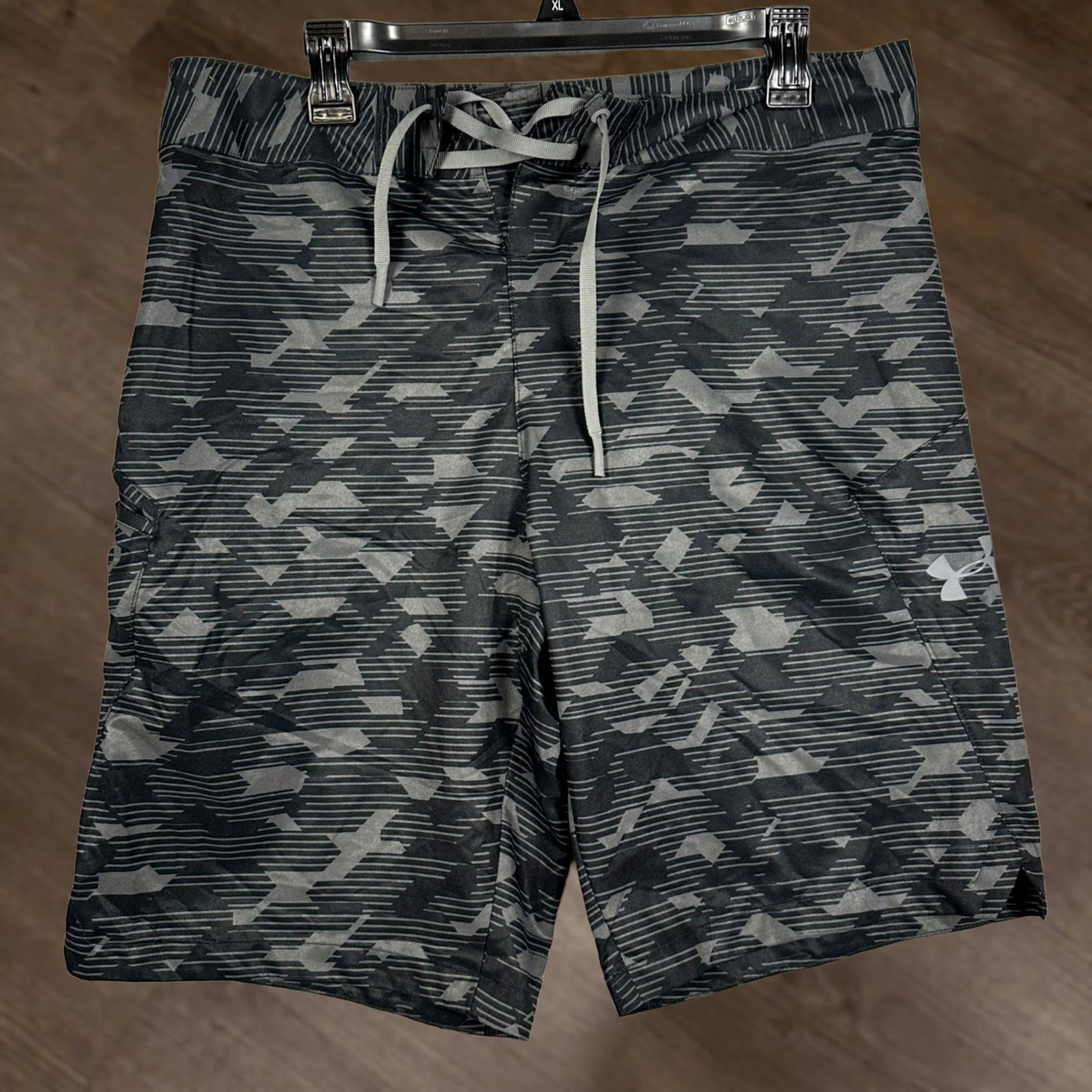 Under Armour Under Armour Board Shorts Mens 34 Gray Camouflage Drawstring Quick Dry Pockets Swim Gym 9.5in Board Shorts Mens Gray Black Geometric Camo Athletic Size US 34 / EU 50 - 1 Thumbnail