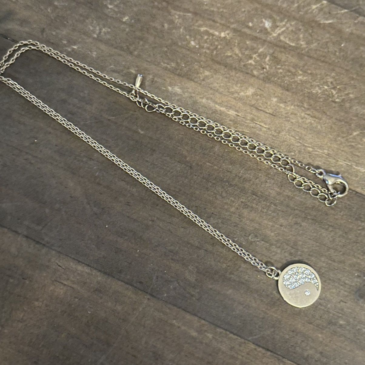 Other Dainty gold tone Yin Yang pendant necklace Size ONE SIZE - 3 Thumbnail