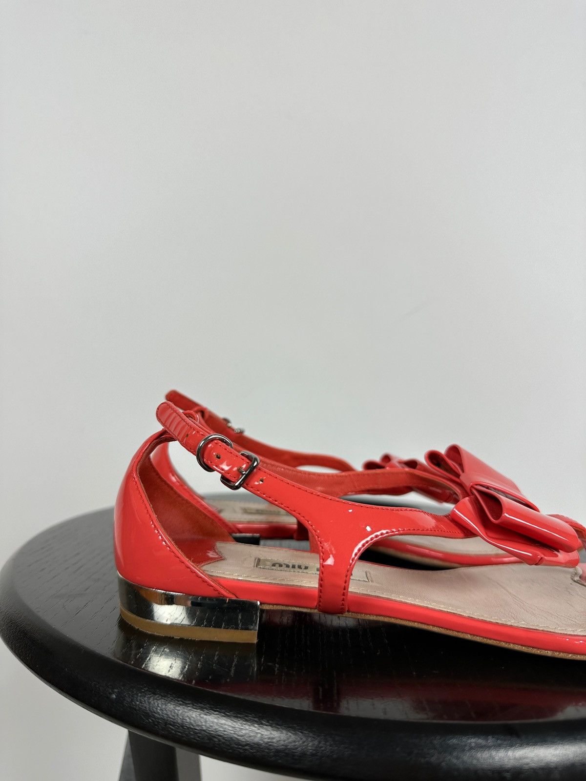Miu Miu Miu Miu Pink Patent Leather Bow Flat Sandals Size US 6.5 / IT 36.5 - 14 Thumbnail